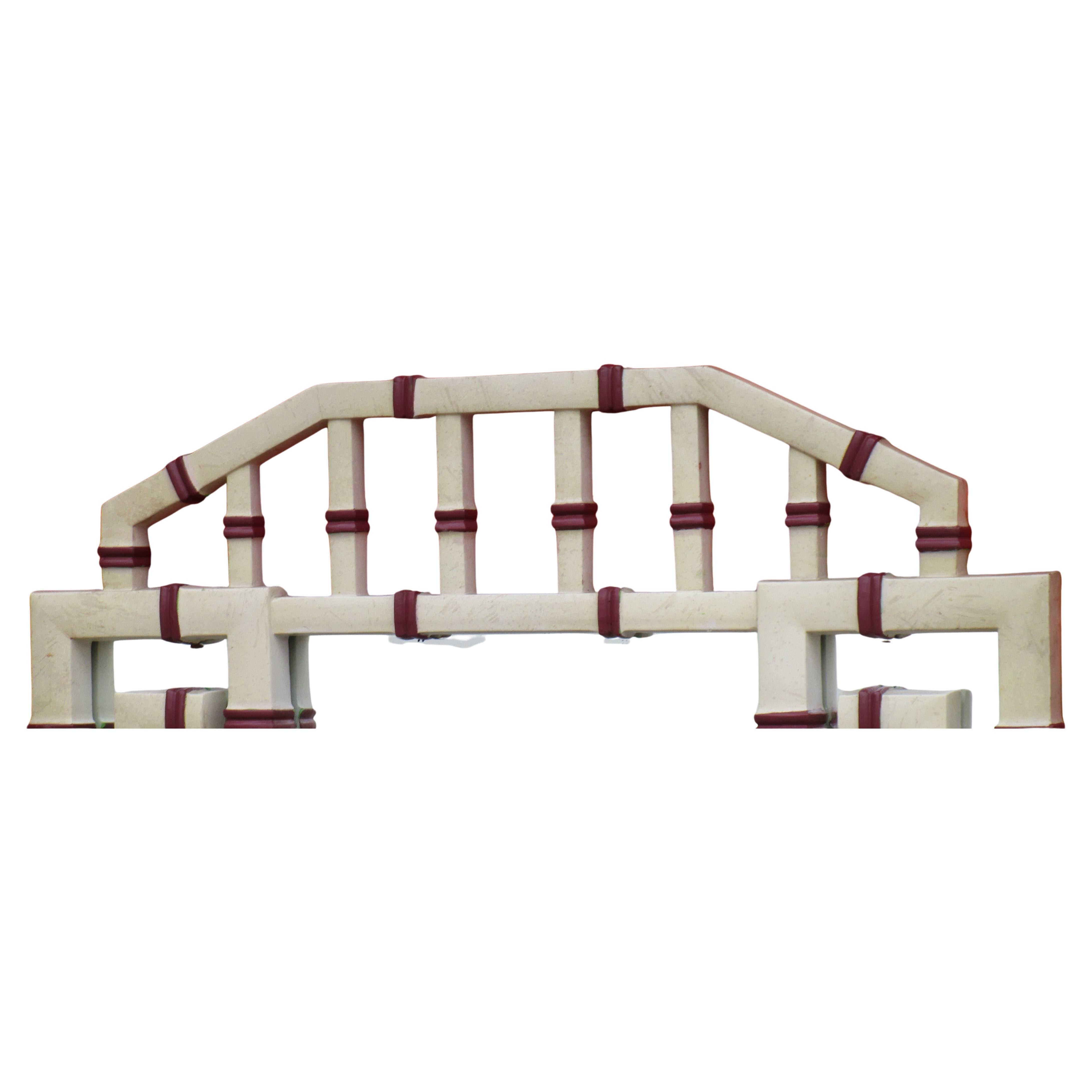 Gran espejo de chinoiserie de bambú sintético, circa 1960 en Bueno estado para la venta en Rochester, NY