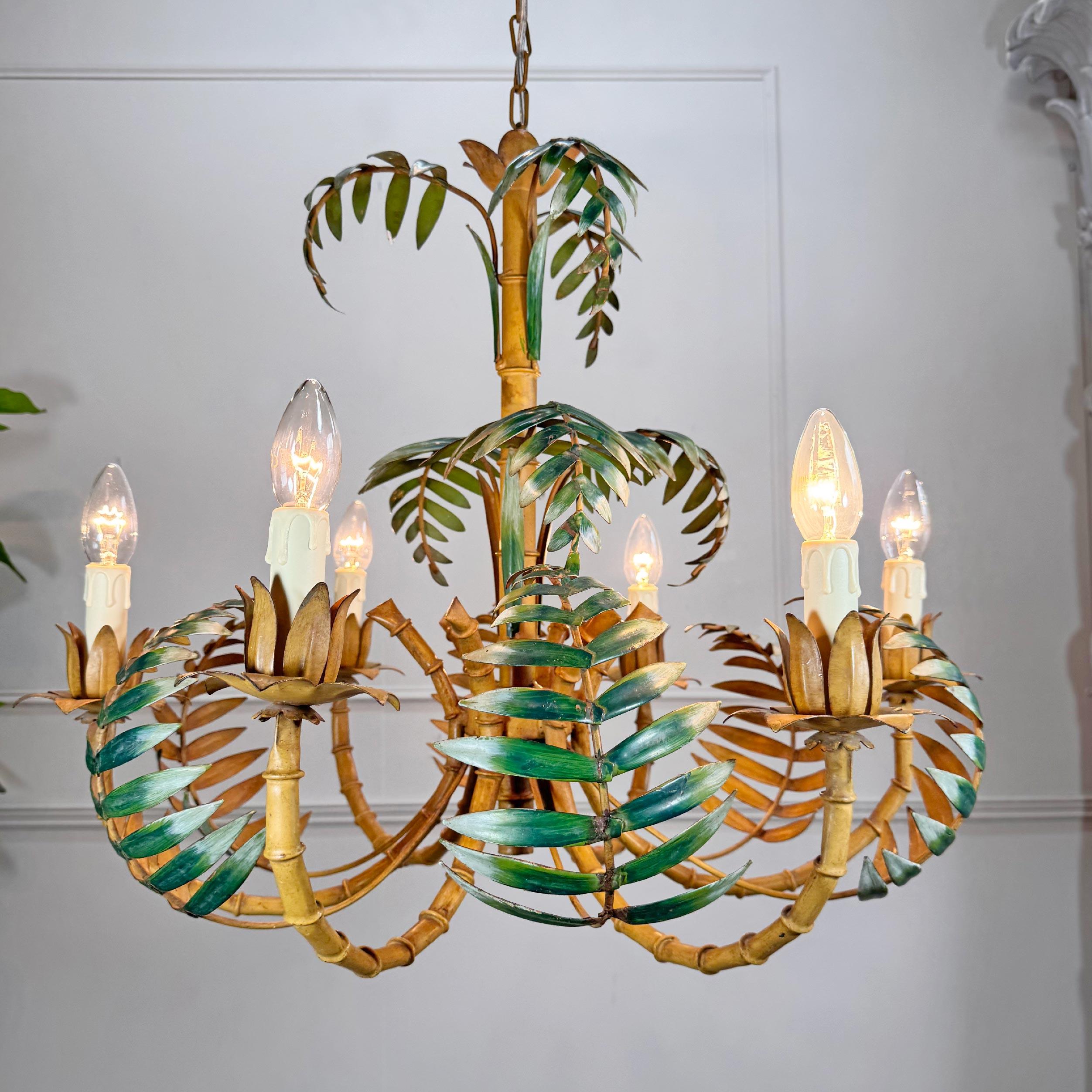 Grande lampadario in finto bambù con foglie di palma italiano degli anni '60 in vendita 2
