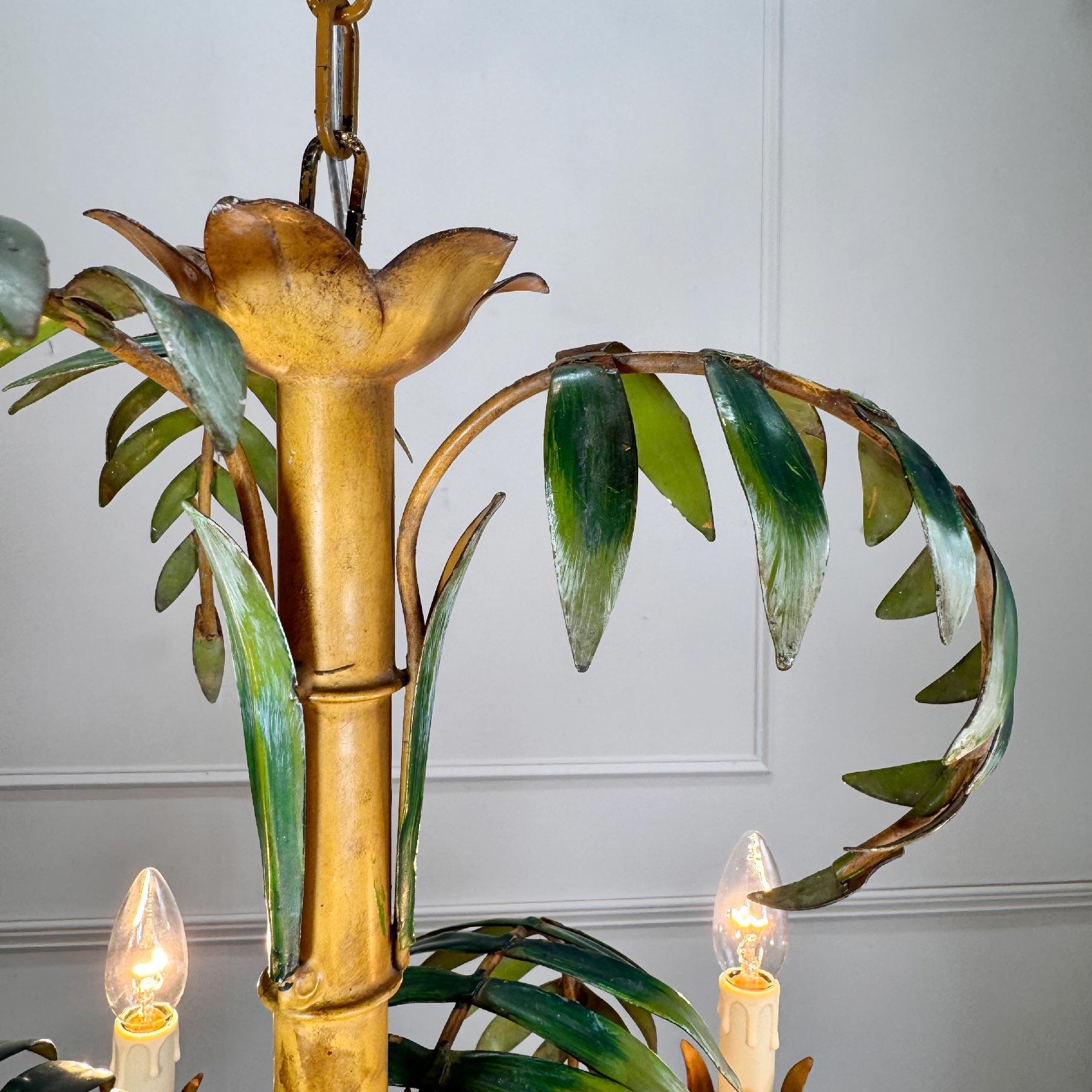 XX secolo Grande lampadario in finto bambù con foglie di palma italiano degli anni '60 in vendita