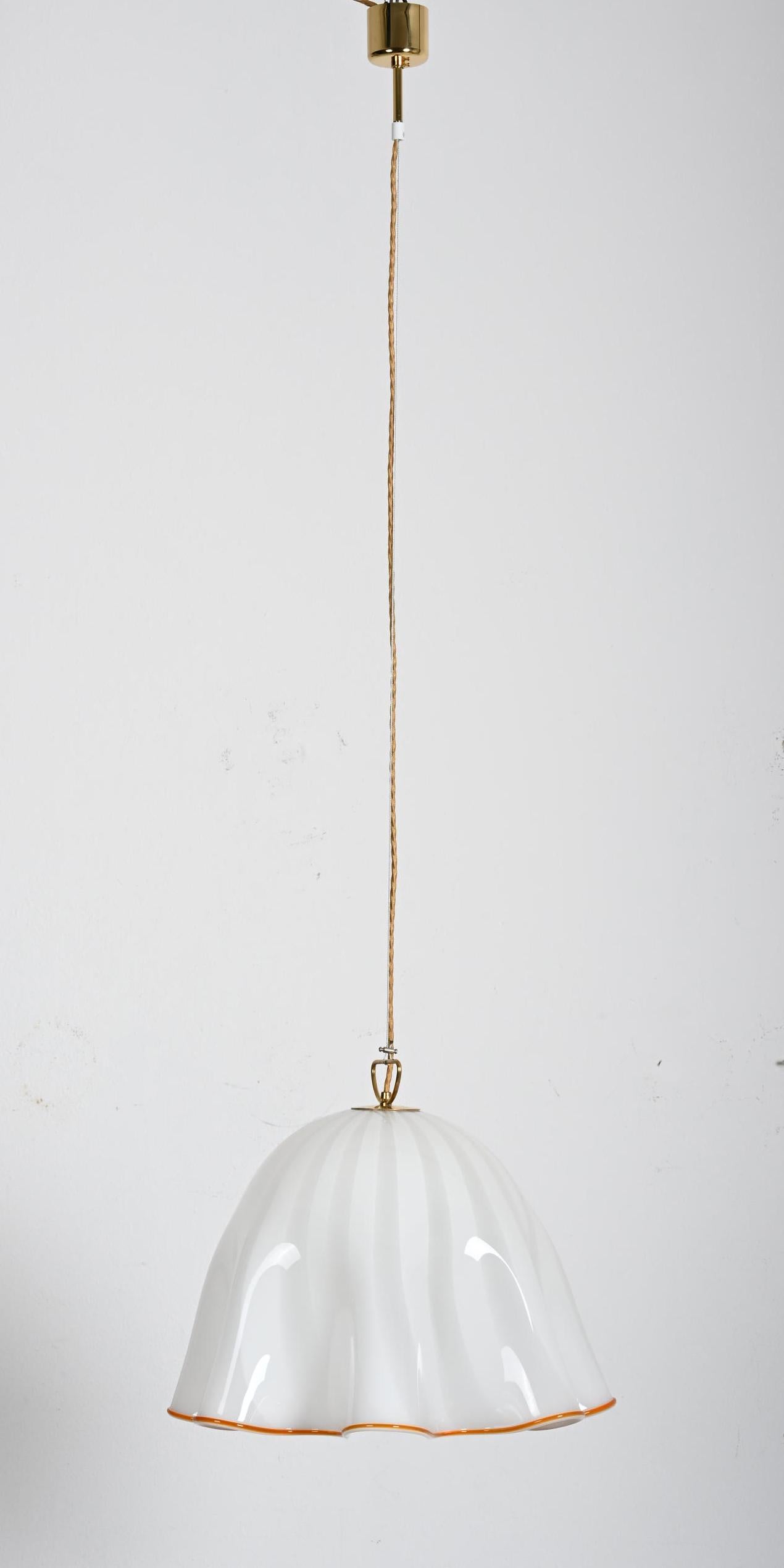 Mid-Century moderno Lampada a sospensione Fazzoletto grande di J&T. Kalmar in vendita