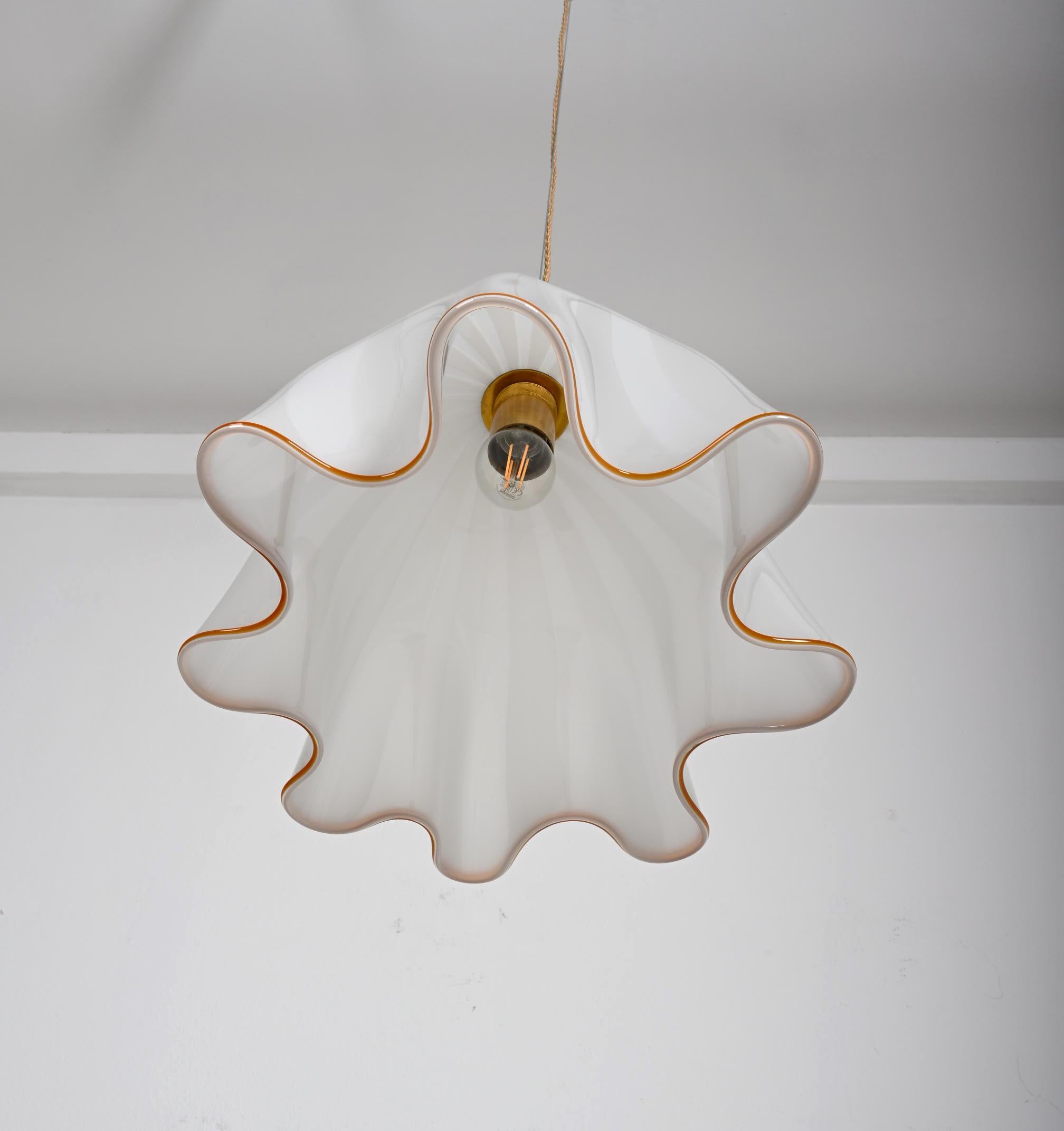 Fine XX secolo Lampada a sospensione Fazzoletto grande di J&T. Kalmar in vendita