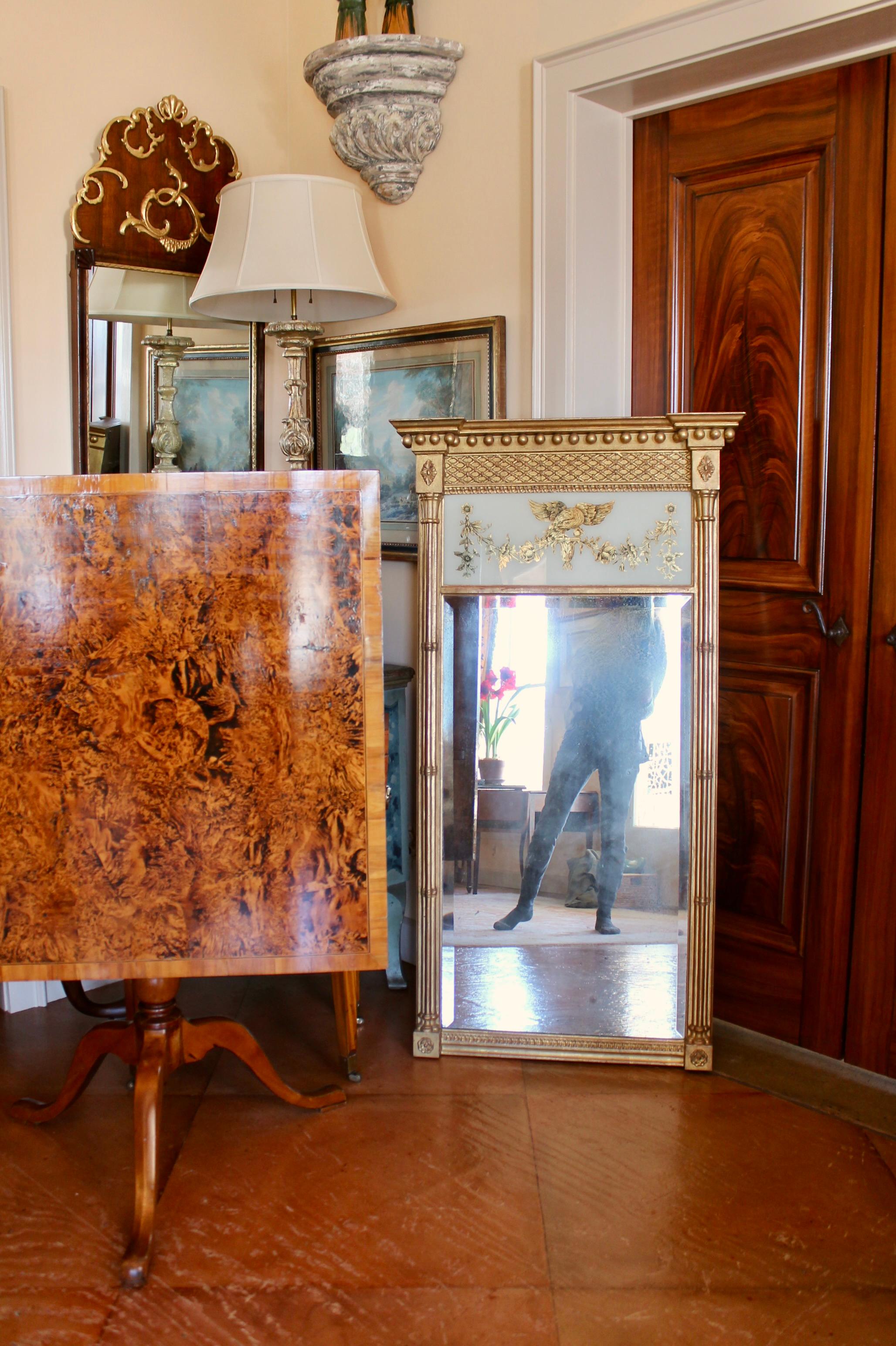 Grand miroir de tabernacle en bois doré de style fédéral en vente 6