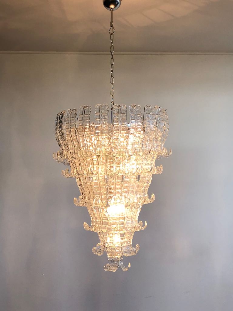With precious Murano glass felci.
13-Light bulbs E 14.
Measures: height cm 130, plus chain and canopy.
diameter cm 90.
 