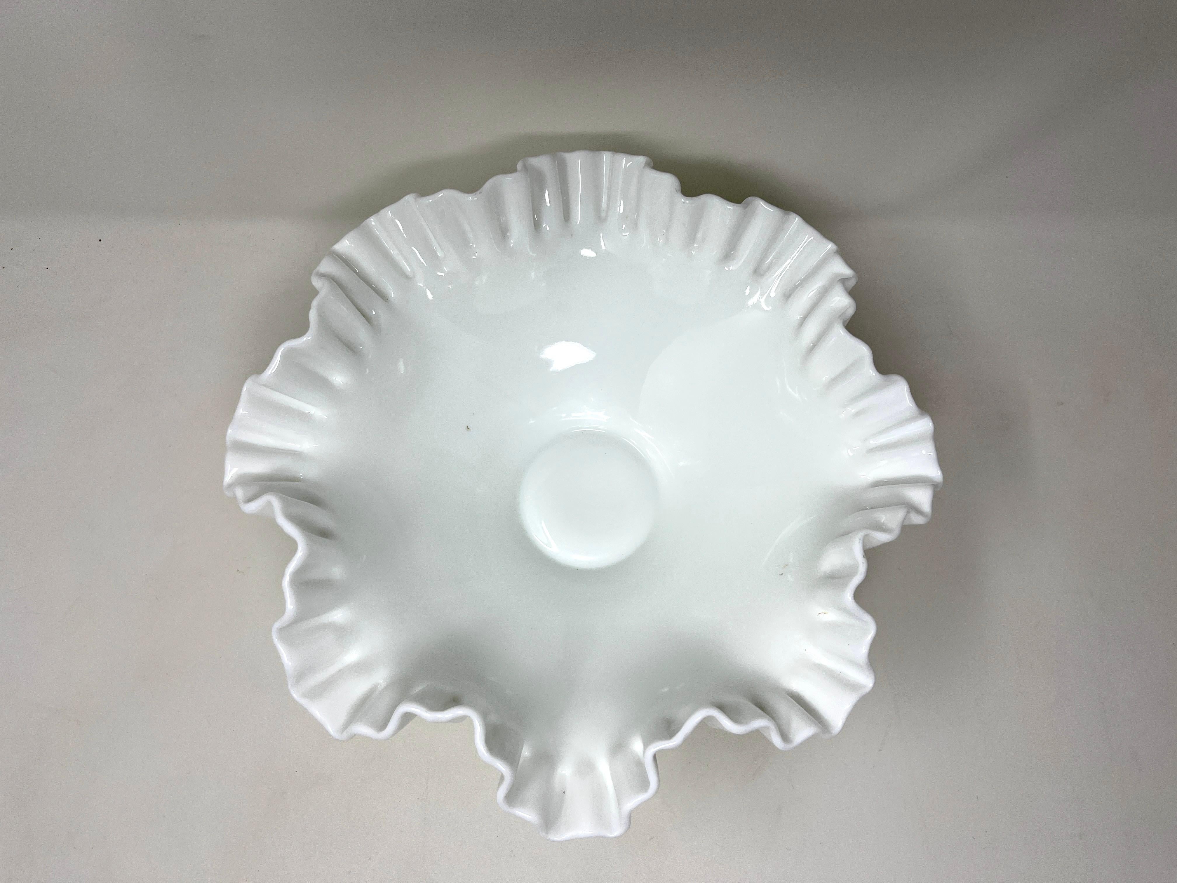 Gran cuenco central con pie de vidrio con leche Hobnail de Fenton, Compota EAPG, Pieza para servir clásico estadounidense en venta