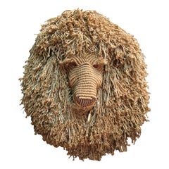 Grande tête de lion en fibre de verre Macrame de Judee Du-Bourdieu