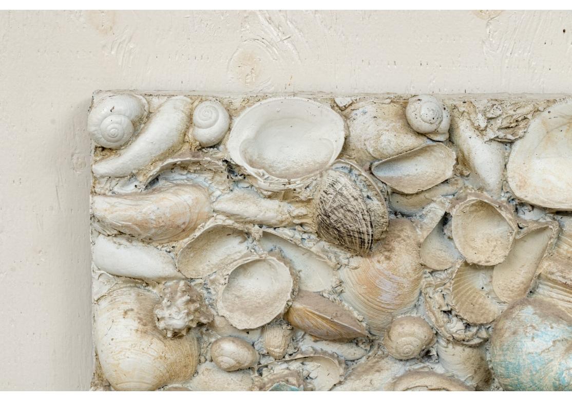 Fait main Grand miroir mural en fibre de verre incrusté de faux coquillages en vente