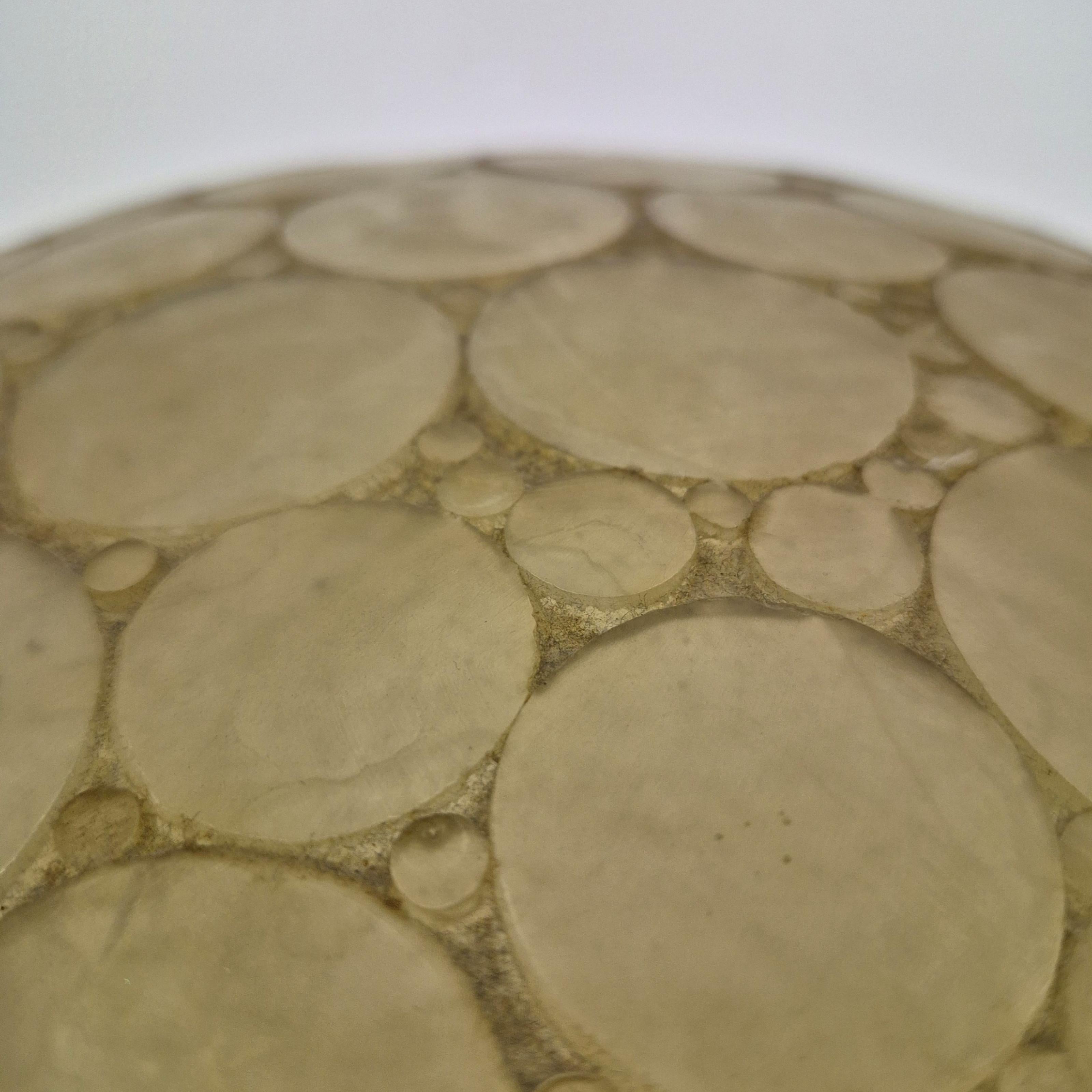 Fibre de verre Grand lampadaire globe en fibre de verre avec motif géométrique, Allemagne, années 1960 en vente