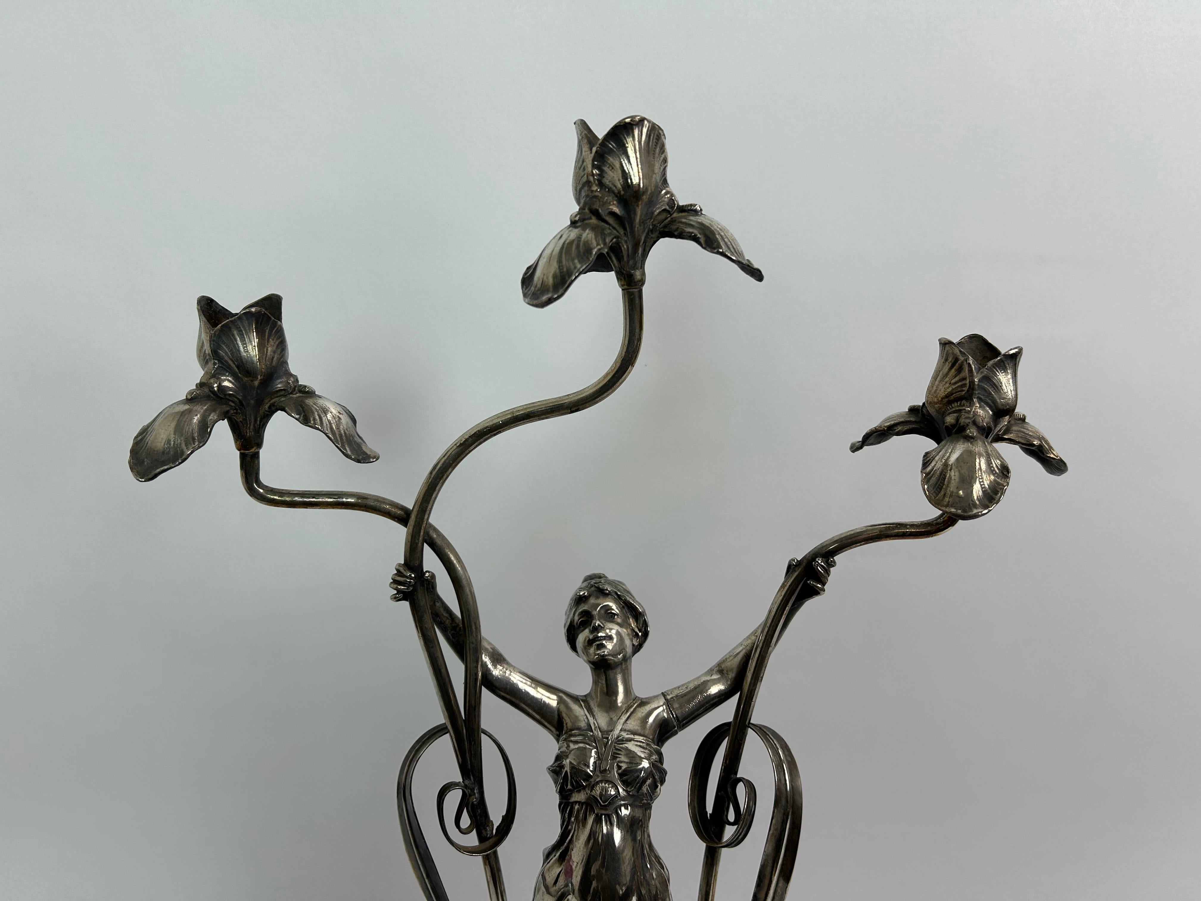 Grande candeliere figurato con ninfa Femme fatale di WMF.