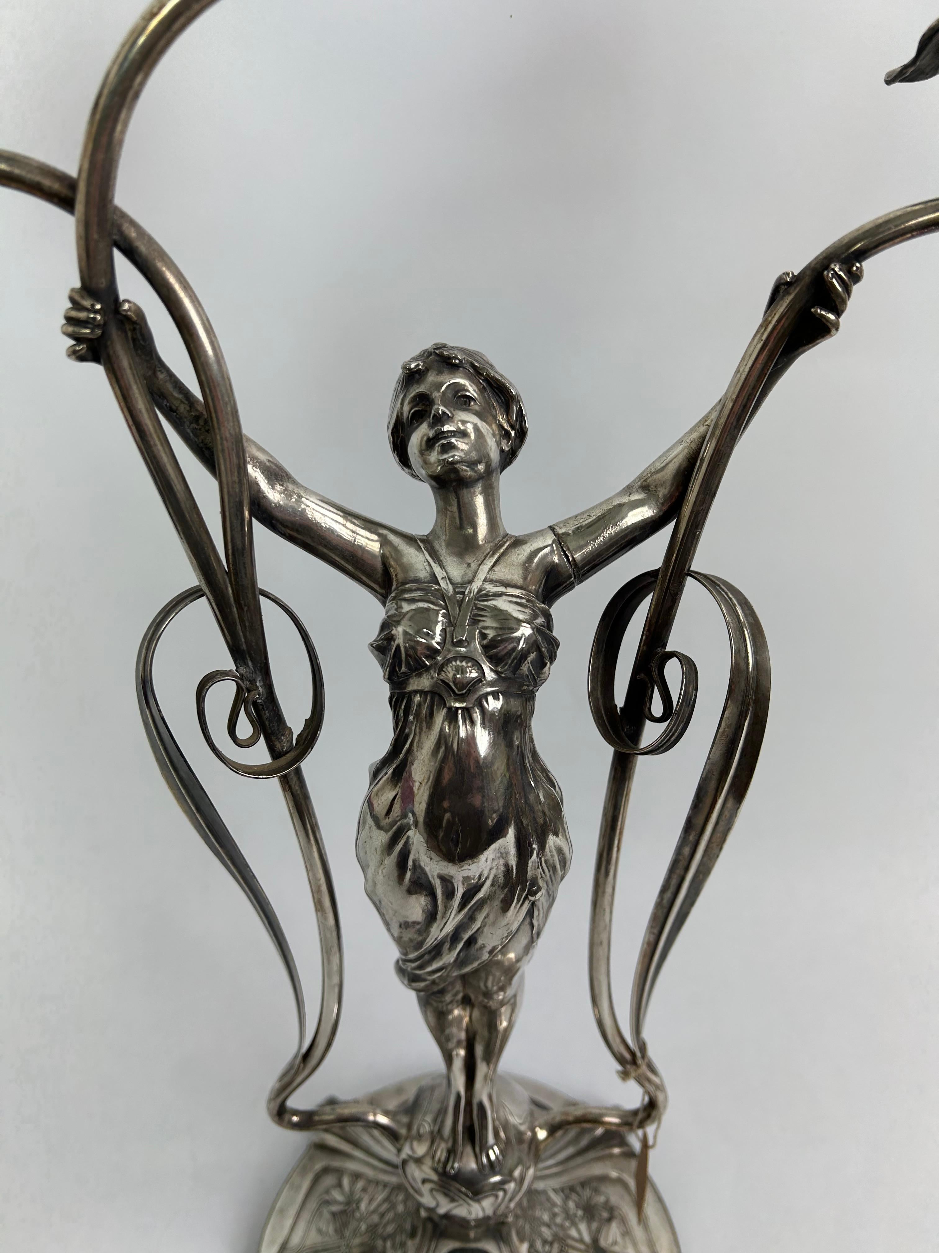 Austriaco Grande candeliere figurato con ninfa Femme fatale in vendita