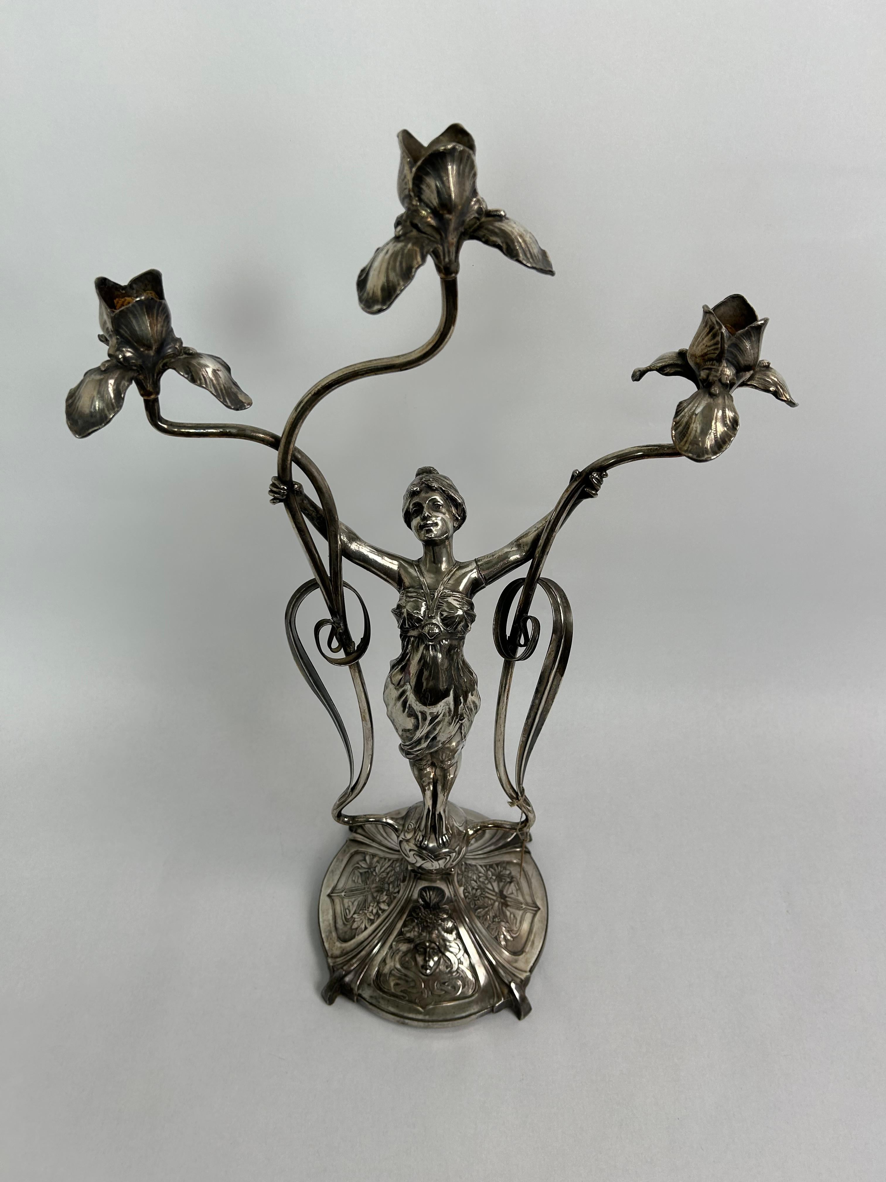 Placcato argento Grande candeliere figurato con ninfa Femme fatale in vendita