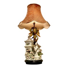 Grande lampada da tavolo in ceramica figurata di D. Polo Uiato, stile Capodimonte