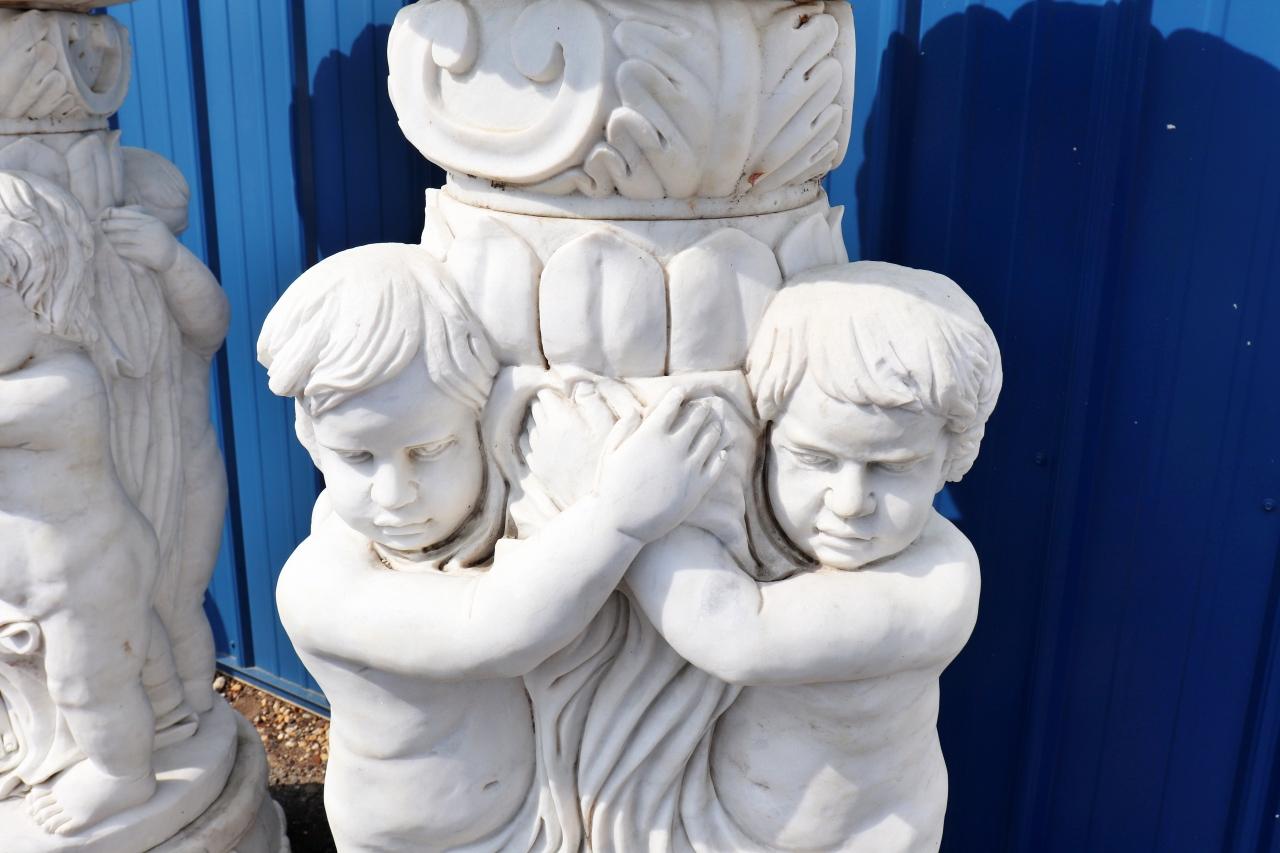 Große Figural Cherub Putten geschnitzt Marmor Vogeltränke (Mitte des 20. Jahrhunderts) im Angebot