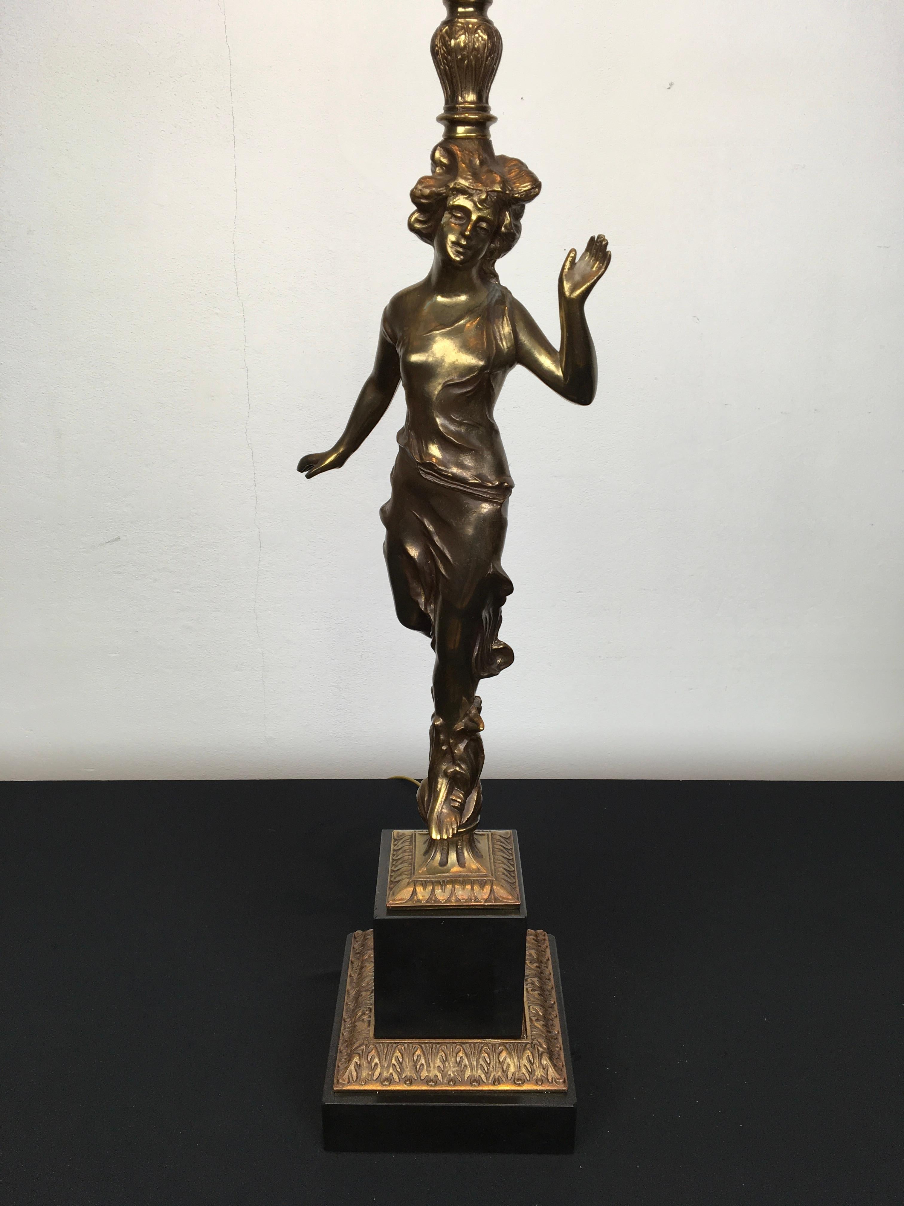 Grande lampe de table Figural Lady par Deknudt en vente 8
