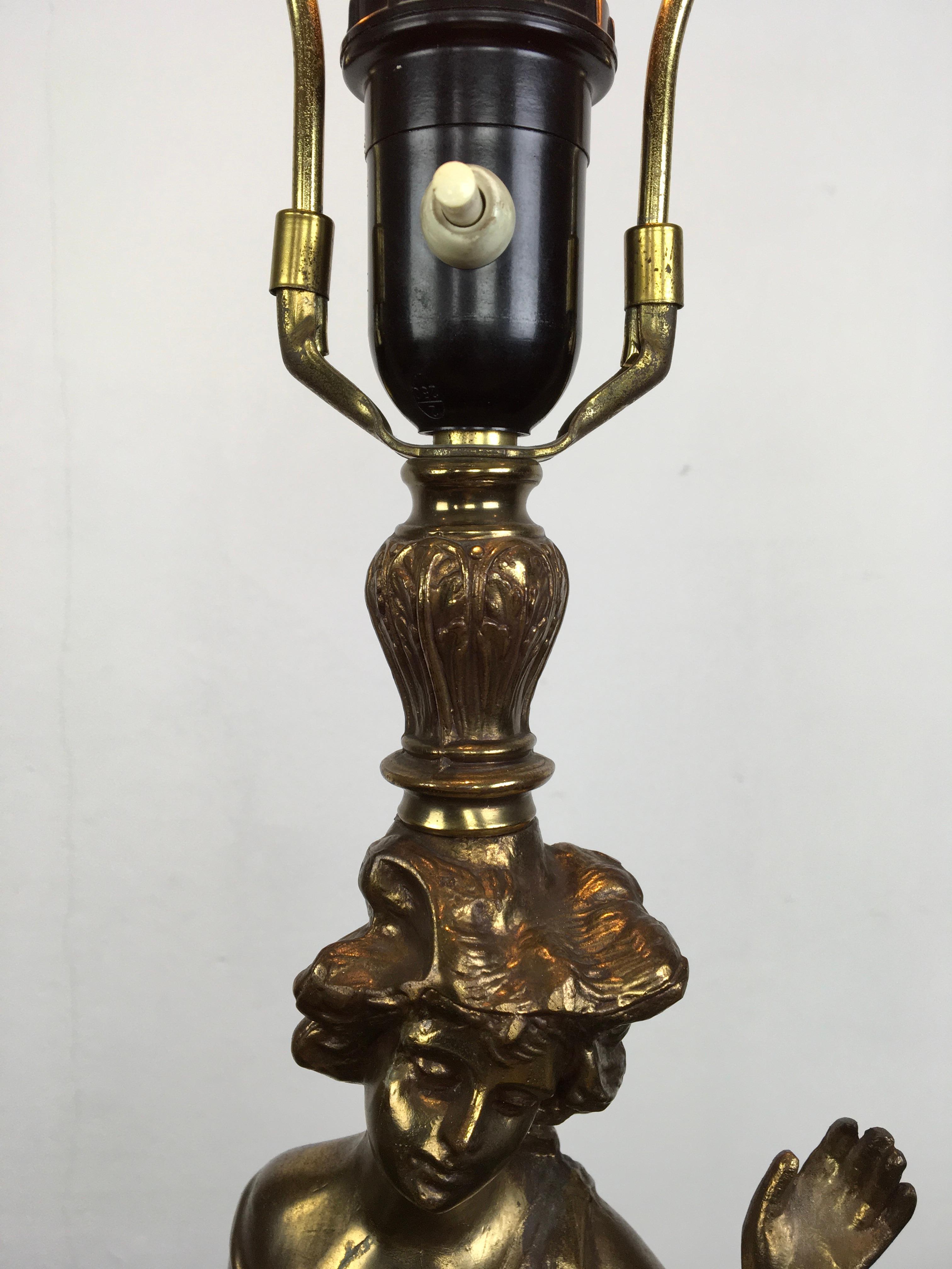 Métal Grande lampe de table Figural Lady par Deknudt en vente
