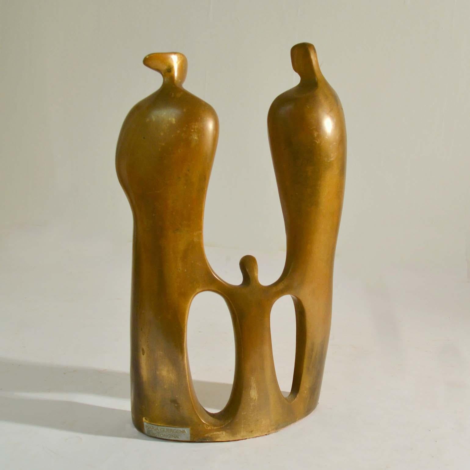 Grande sculpture figurative en bronze représentant une famille par Maria Guernova:: 1985 en vente 1