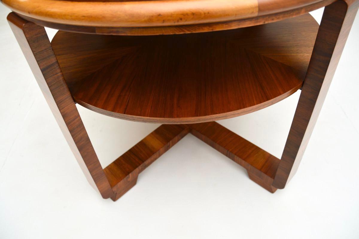 Milieu du XXe siècle Grande table basse Art Déco en noyer figuré en vente