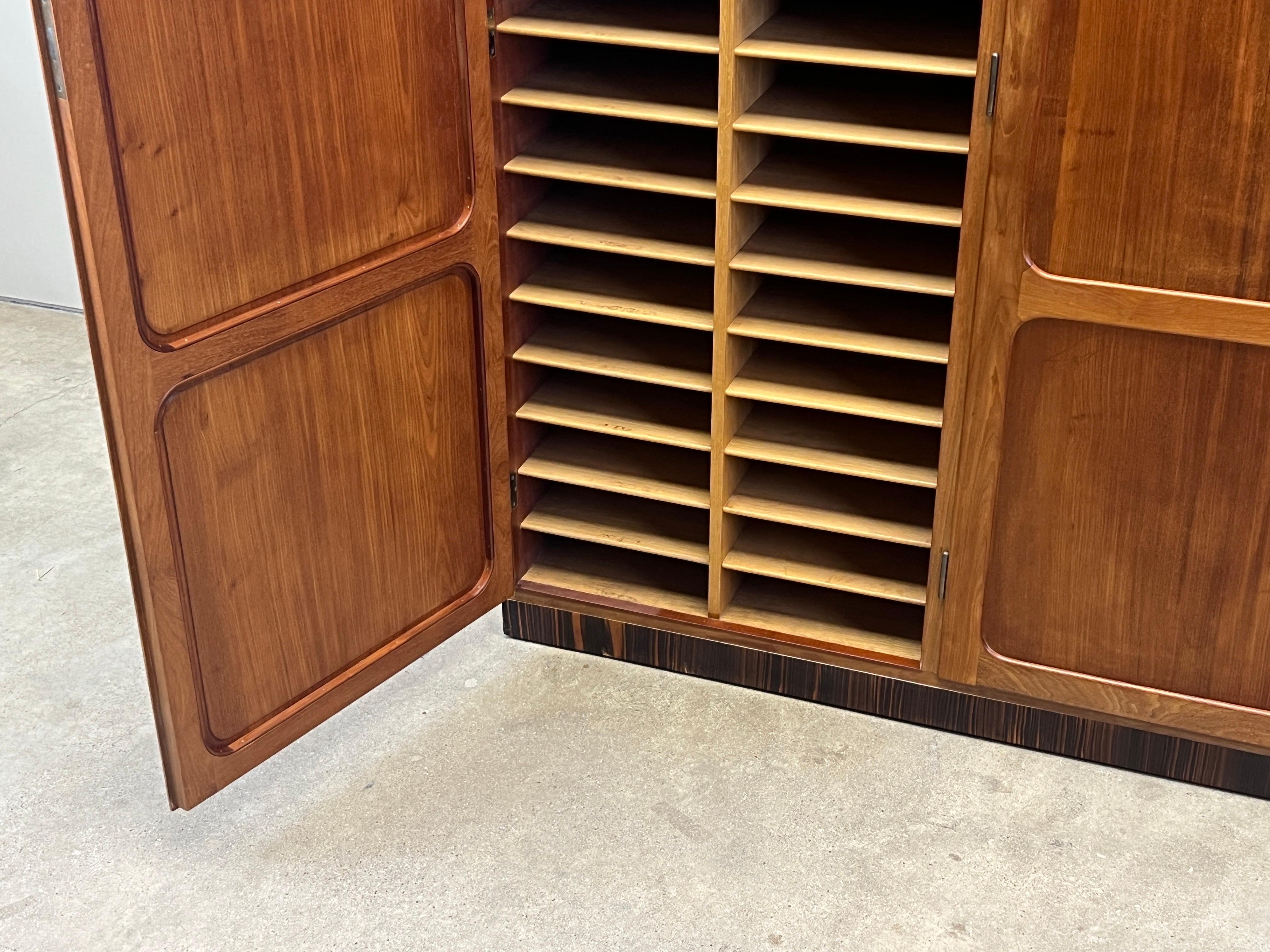 Großer Kommodenschrank von Mogens Koch für Rud Rasmussens im Angebot 7