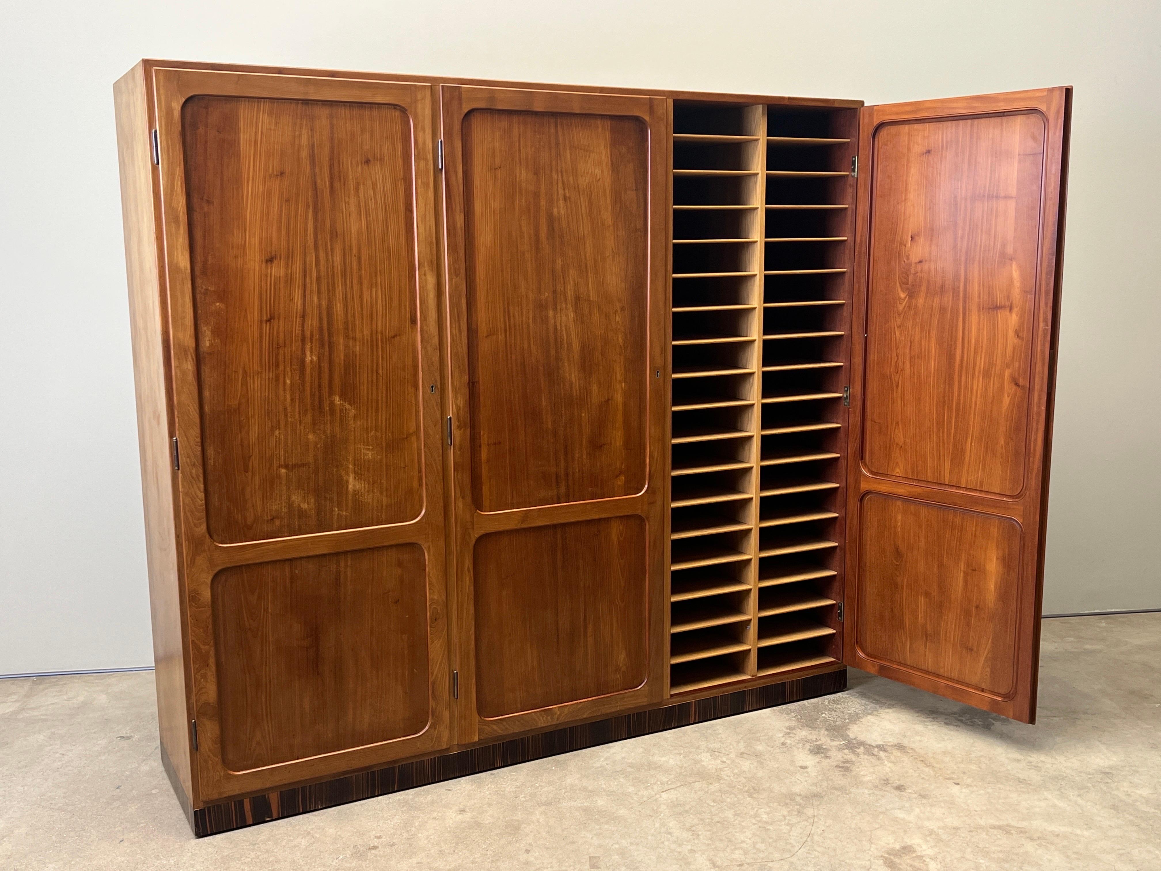 Großer Kommodenschrank von Mogens Koch für Rud Rasmussens im Angebot 12