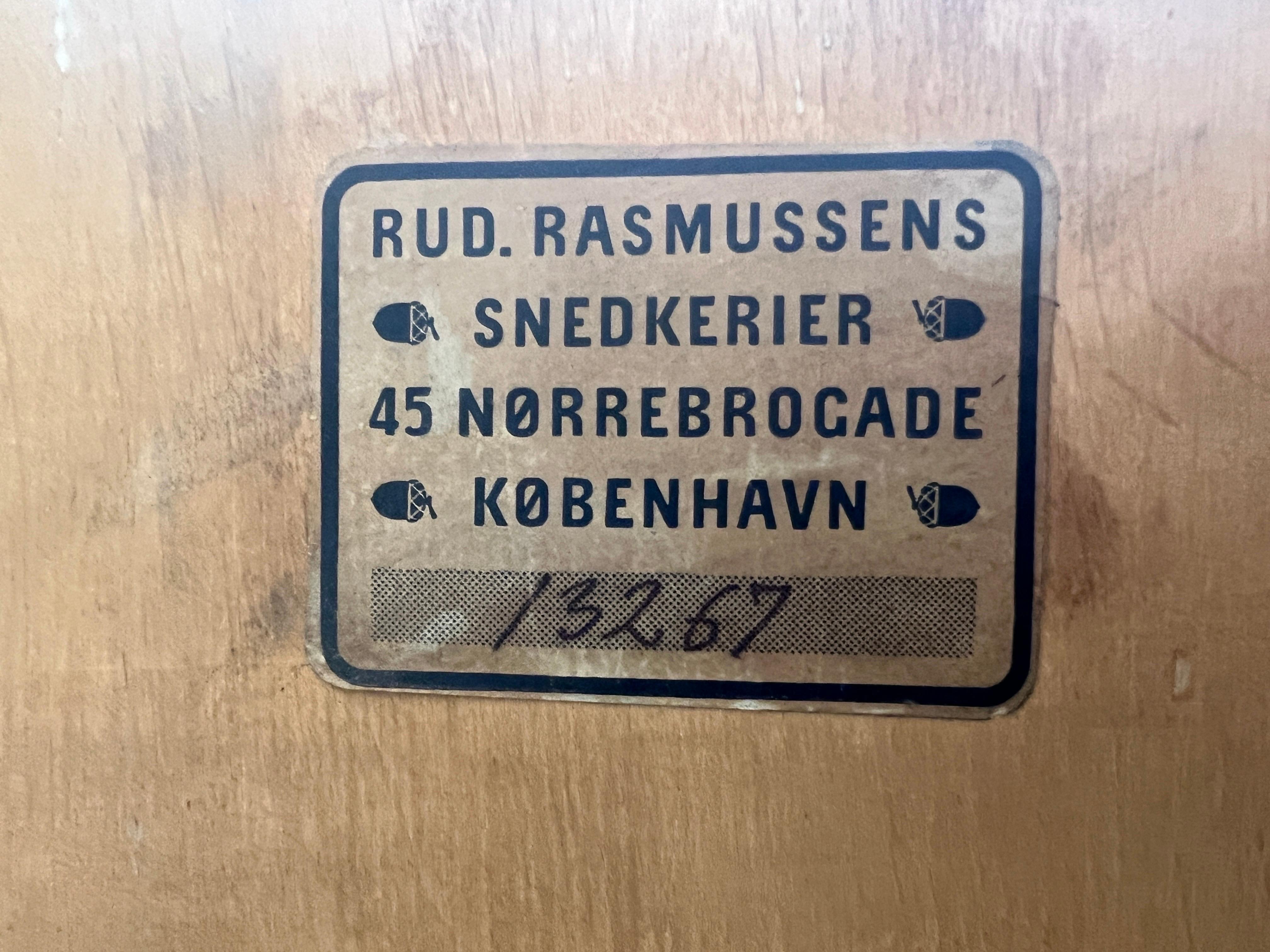 Großer Kommodenschrank von Mogens Koch für Rud Rasmussens (Mitte des 20. Jahrhunderts) im Angebot