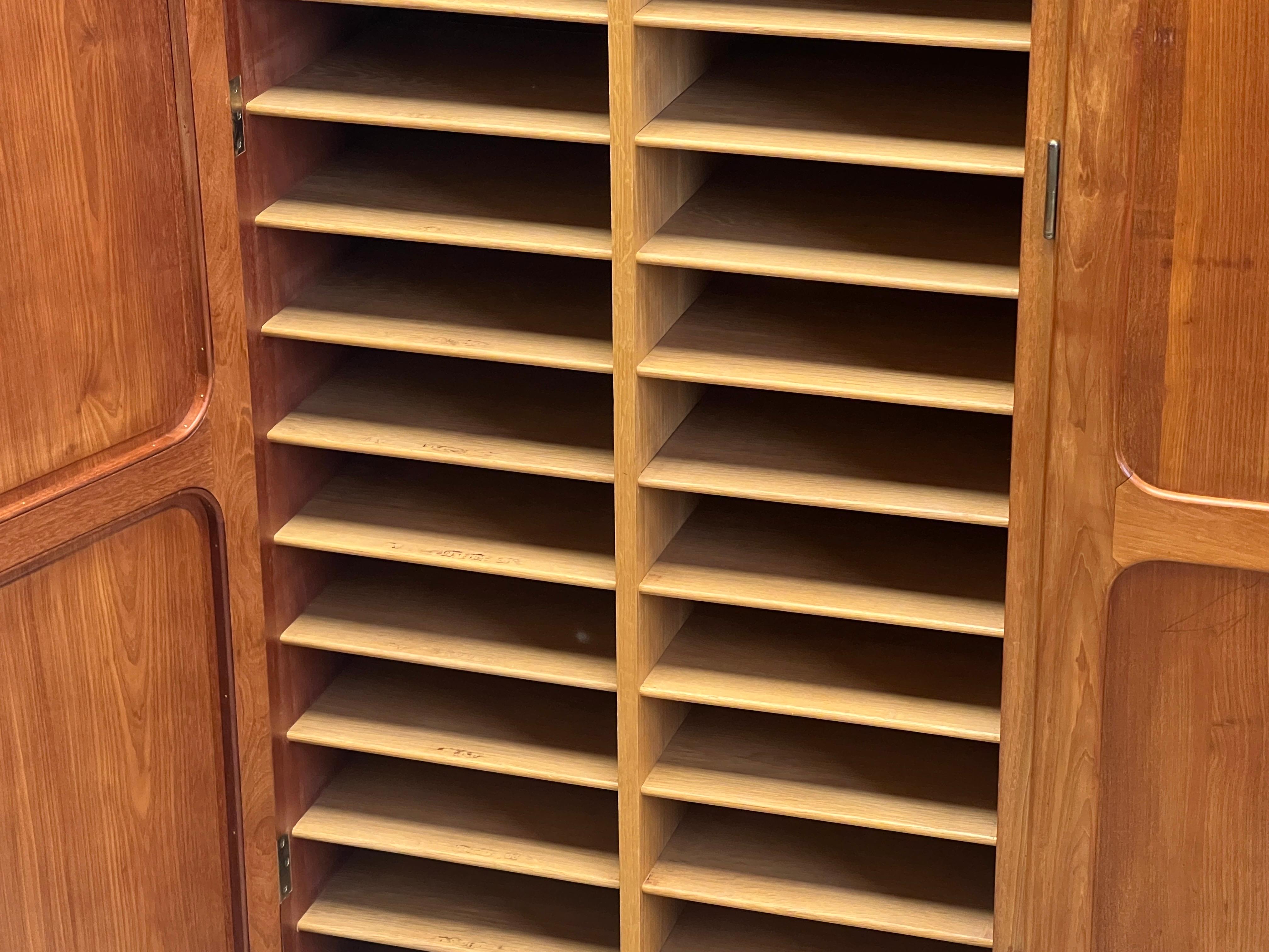 Großer Kommodenschrank von Mogens Koch für Rud Rasmussens (Mahagoni) im Angebot