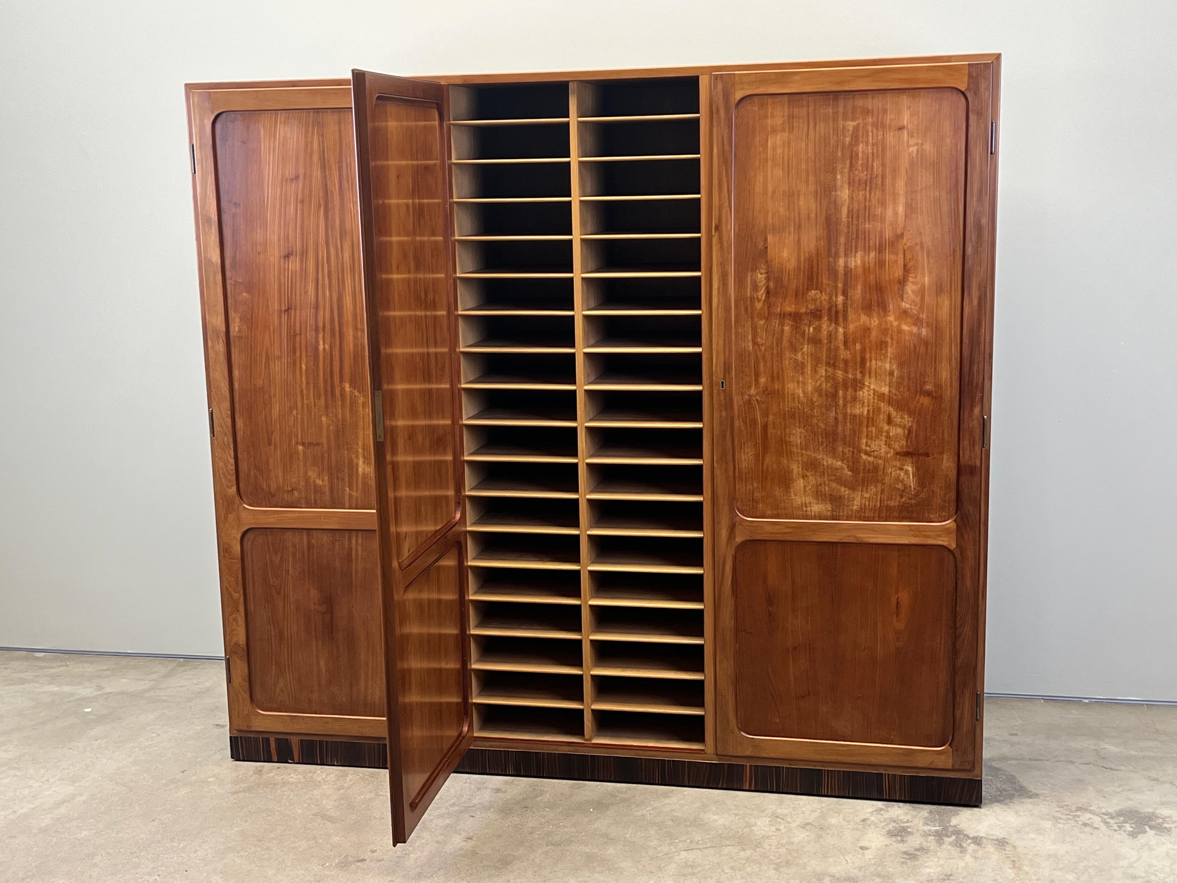Großer Kommodenschrank von Mogens Koch für Rud Rasmussens im Angebot 3