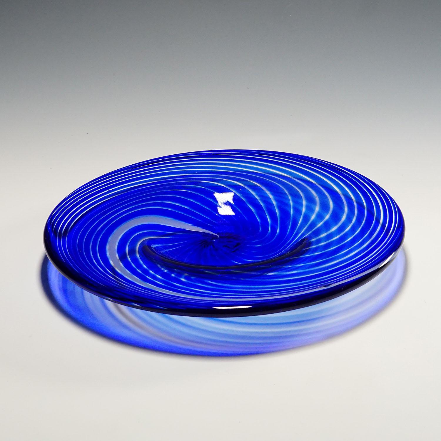 Großer filigraner Glasteller von Tarmo Maaronen für Bianco Blu, Fiscars Finnland im Zustand „Gut“ im Angebot in Berghuelen, DE