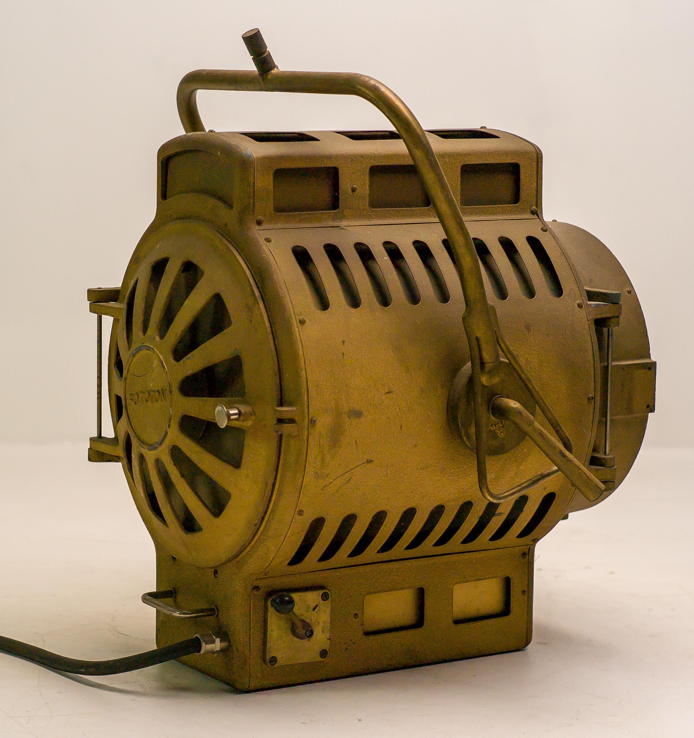 Großer Scheinwerfer für die Filmindustrie von Fototon, Ungarn, 1960er Jahre (Stahl) im Angebot
