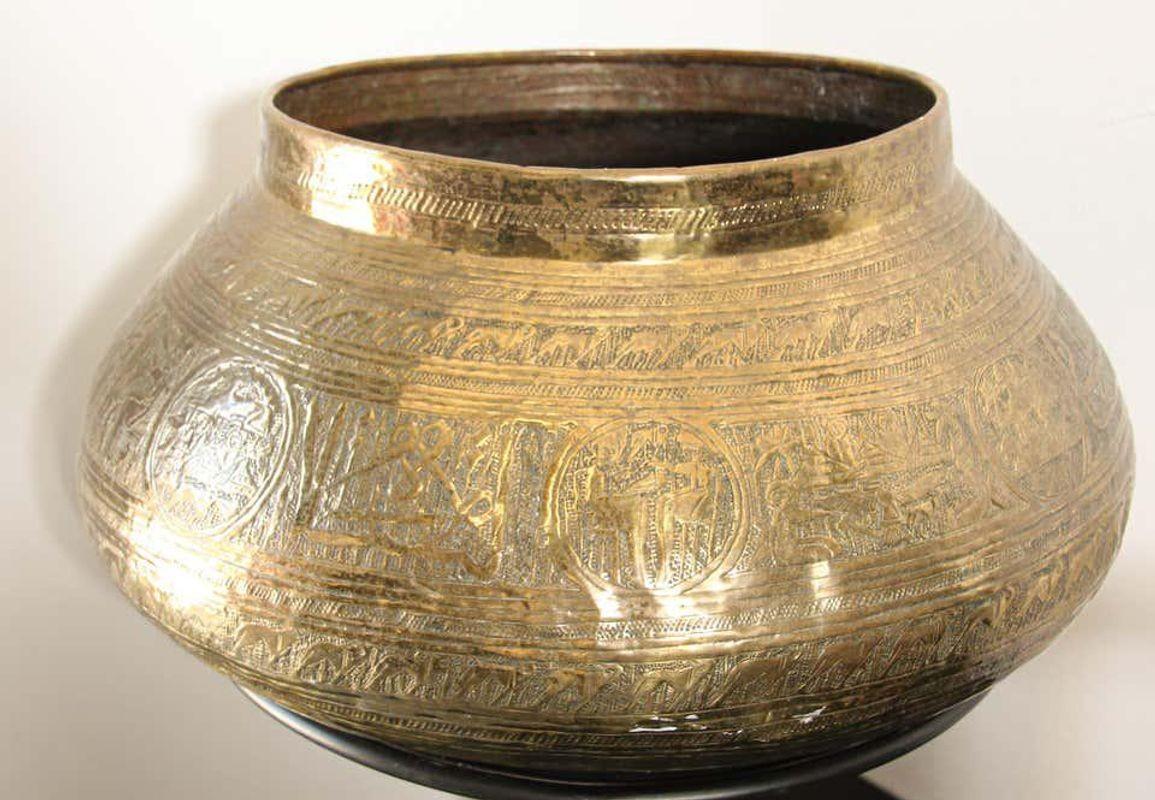 Moorish Large Fine Antique Islamic Middle Eastern Incised Brass Vessel
