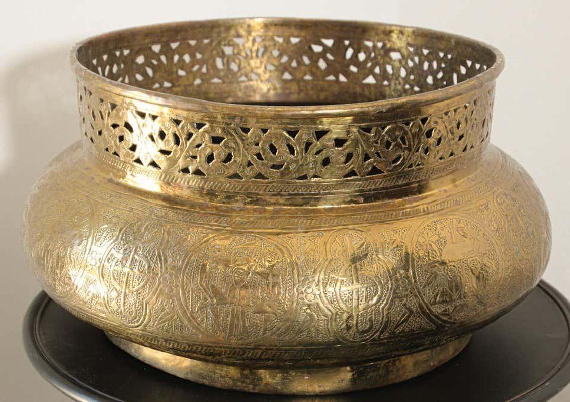 Large Fine Antique Islamic Middle Eastern Moorish Brass Bowl For Sale 6