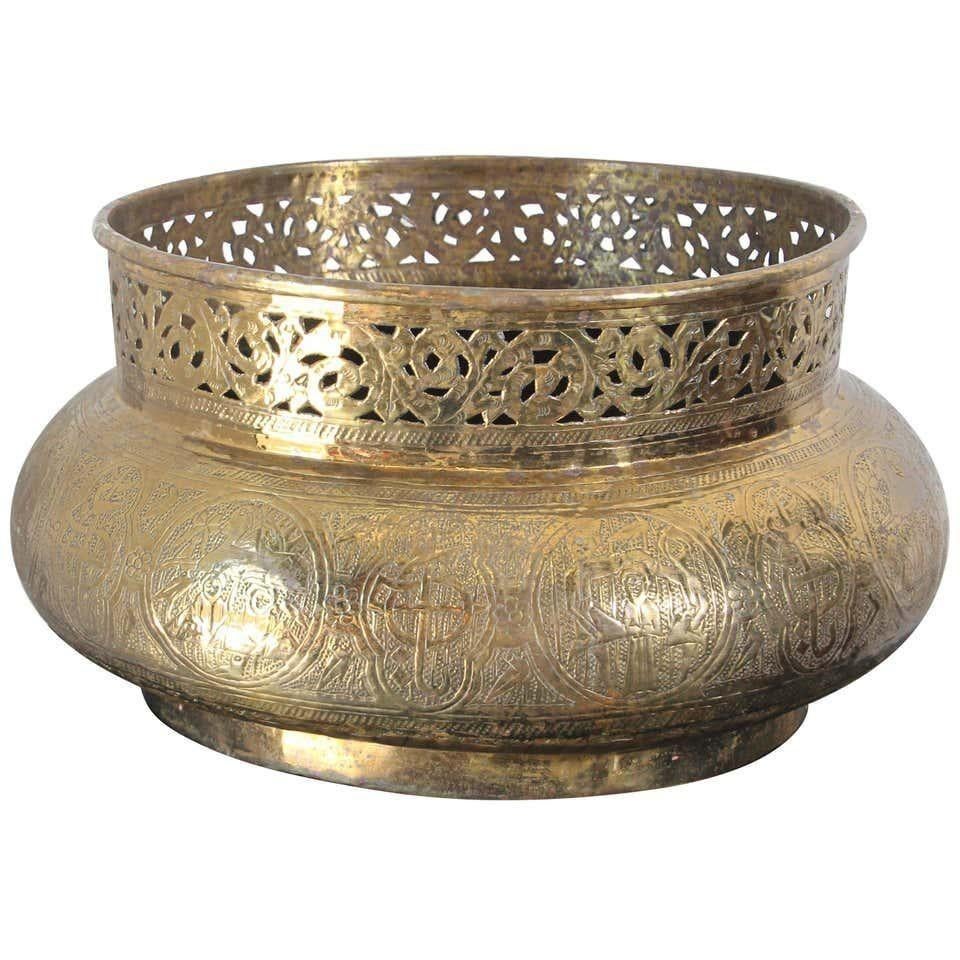 Large Fine Antique Islamic Middle Eastern Moorish Brass Bowl For Sale 7