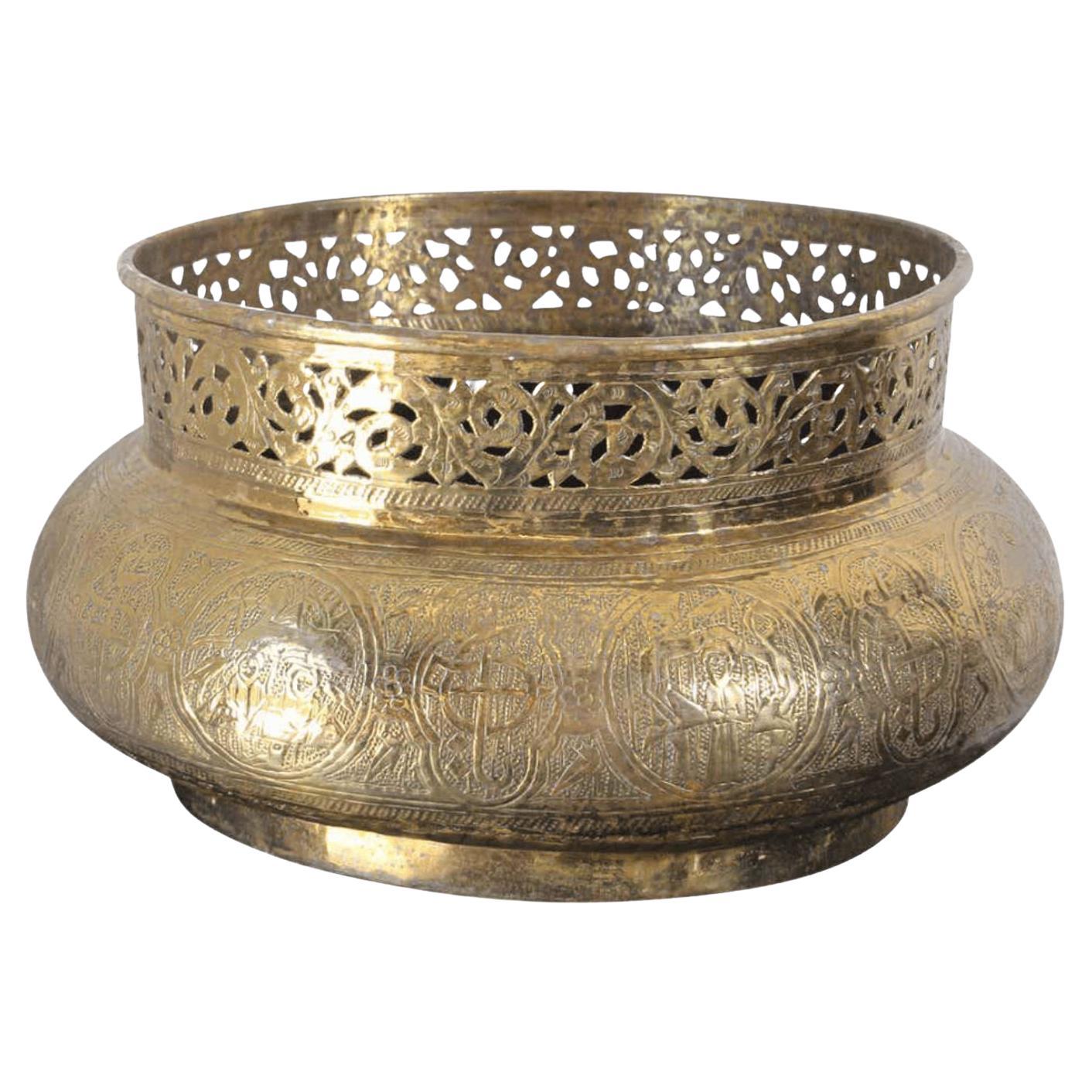 Large Fine Antique Islamic Middle Eastern Moorish Brass Bowl For Sale