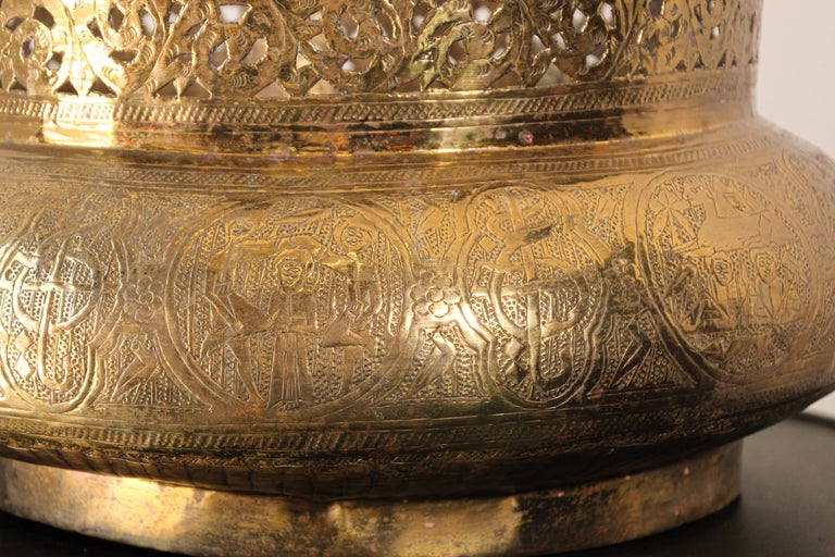 Large Fine Antique Islamic Middle Eastern Syrian Brass Bowl For Sale at