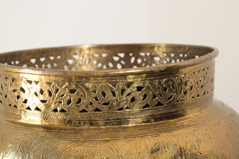 Large Fine Antique Islamic Middle Eastern Syrian Brass Bowl For Sale at