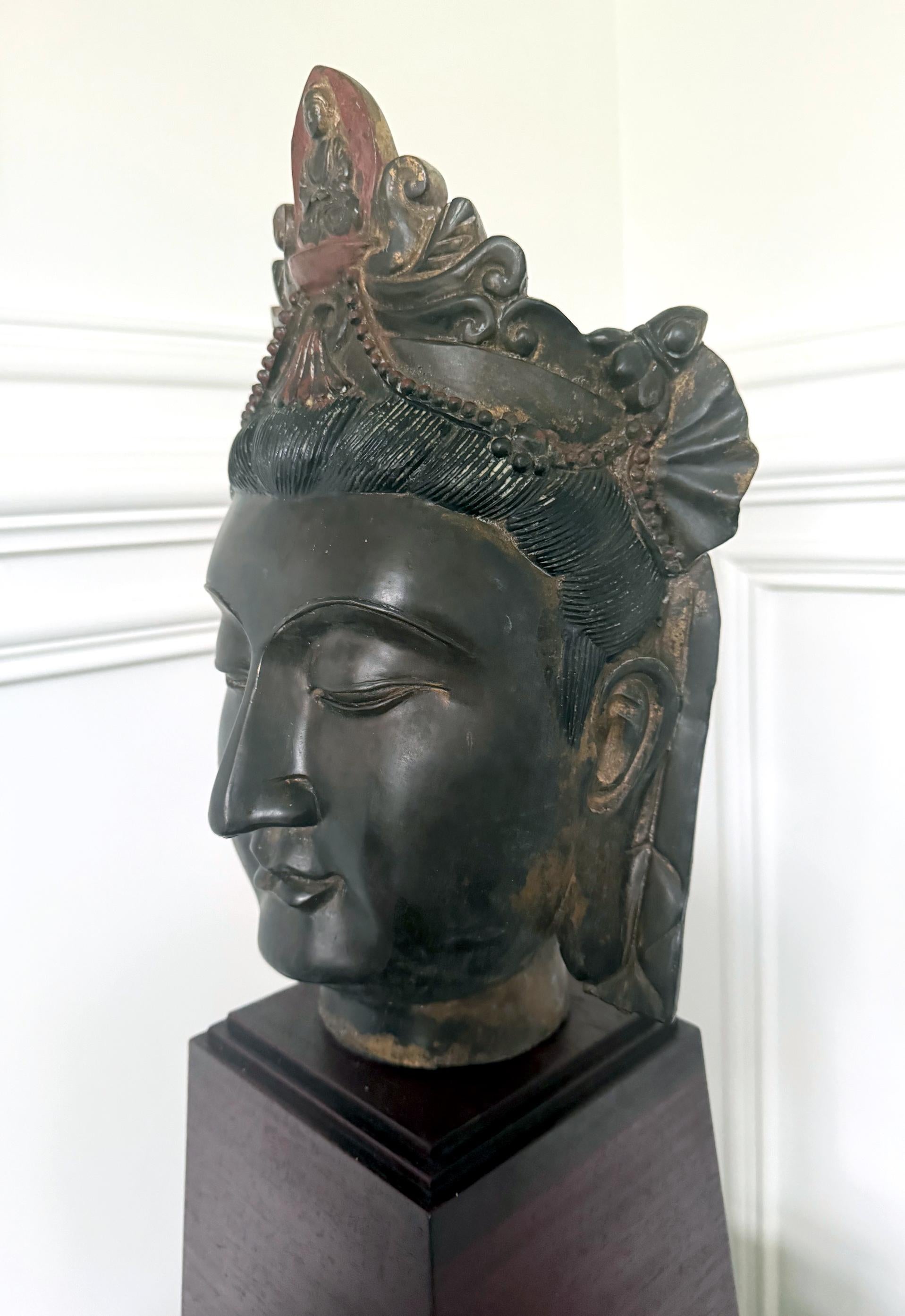 Large Fine Bronze Head of Bodhisattva Avalokitesvara Qing Dynasty For Sale 4