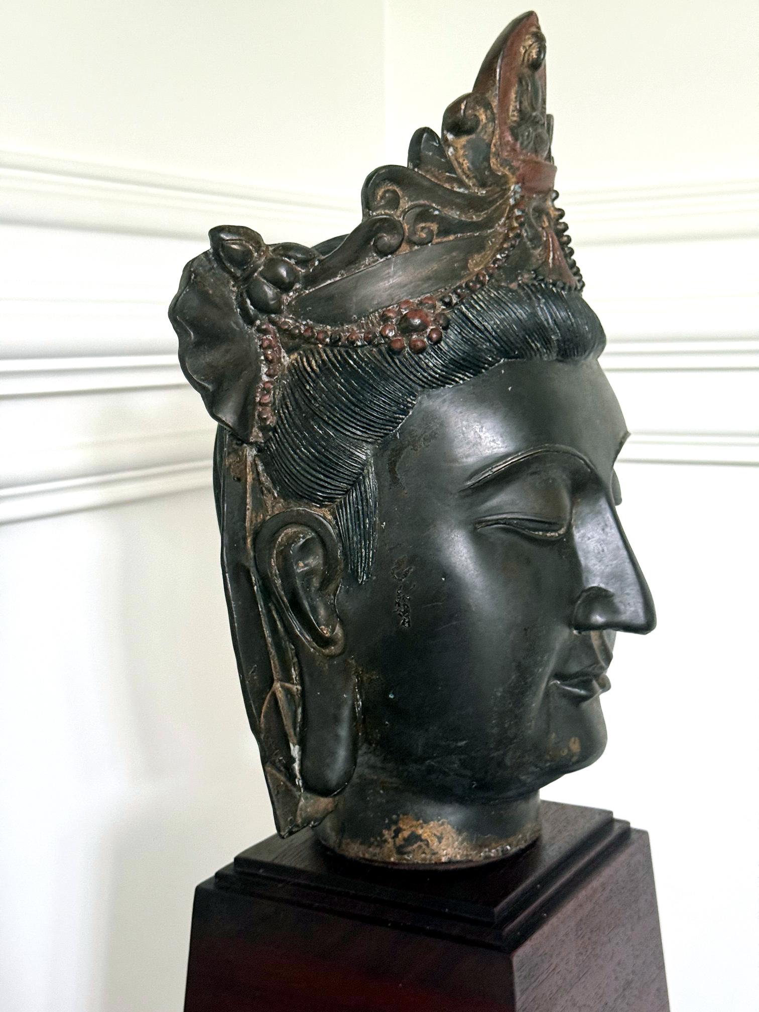 Large Fine Bronze Head of Bodhisattva Avalokitesvara Qing Dynasty For Sale 5