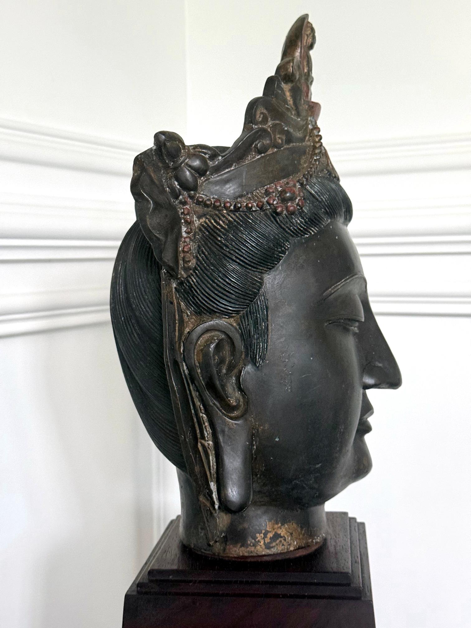 Large Fine Bronze Head of Bodhisattva Avalokitesvara Qing Dynasty For Sale 7