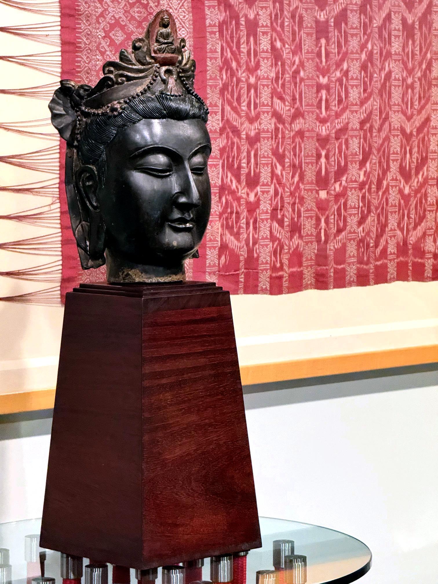 Large Fine Bronze Head of Bodhisattva Avalokitesvara Qing Dynasty For Sale 9