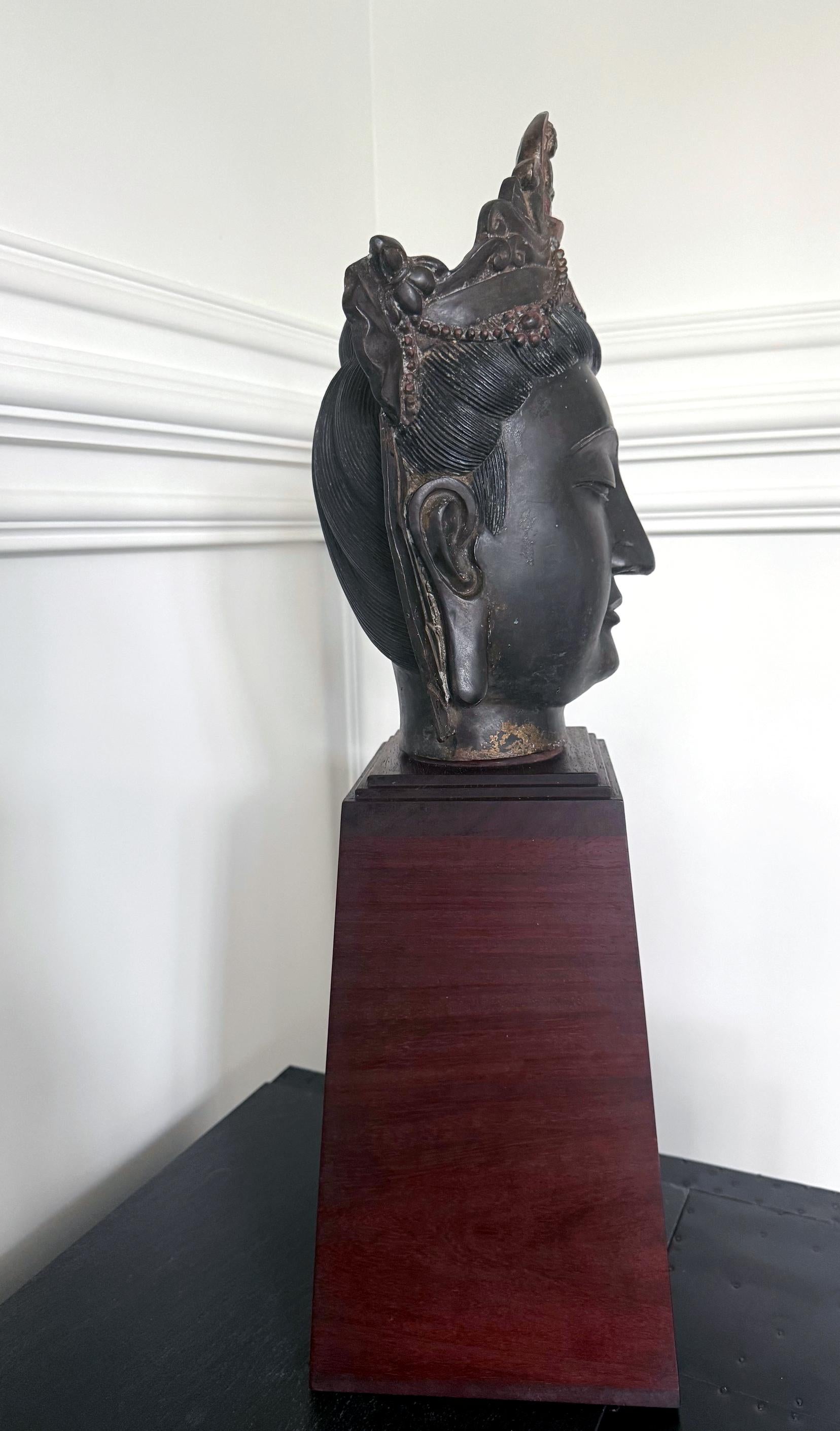 Chinese Large Fine Bronze Head of Bodhisattva Avalokitesvara Qing Dynasty For Sale