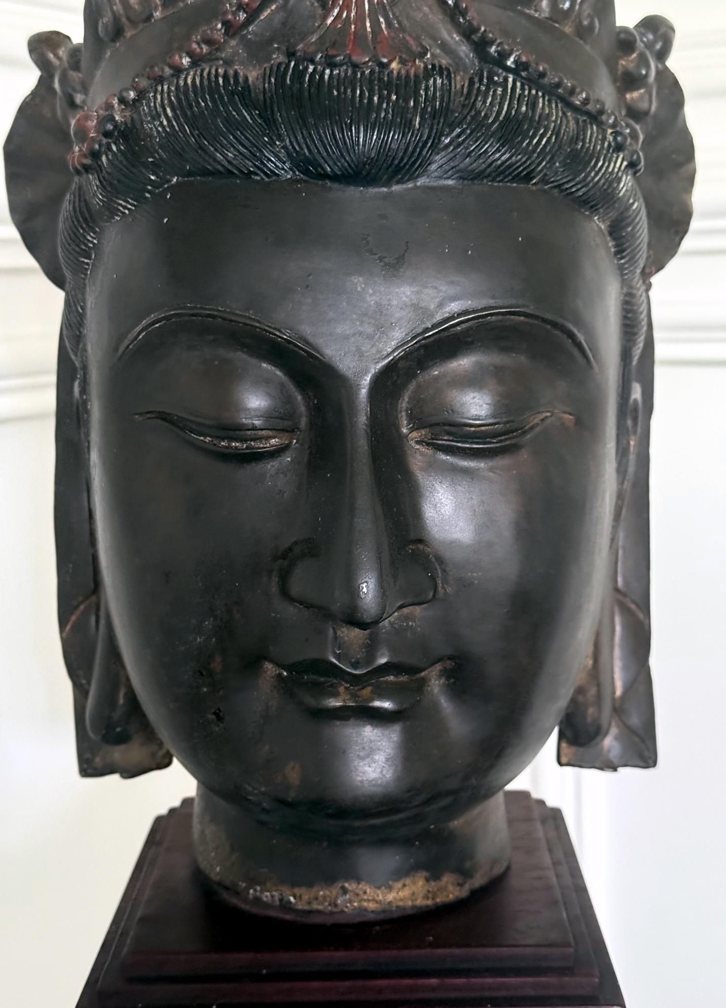 Large Fine Bronze Head of Bodhisattva Avalokitesvara Qing Dynasty For Sale 2