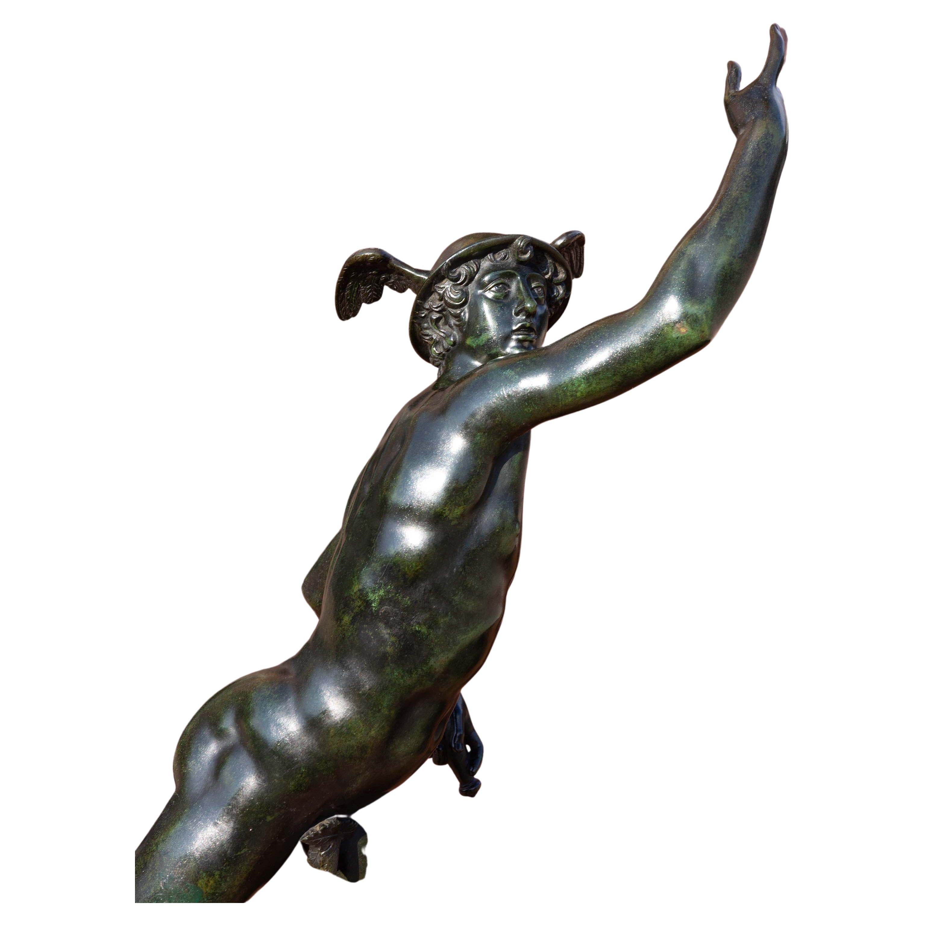 Européen Grande sculpture en bronze de Mercure et piédestal original en marbre en vente