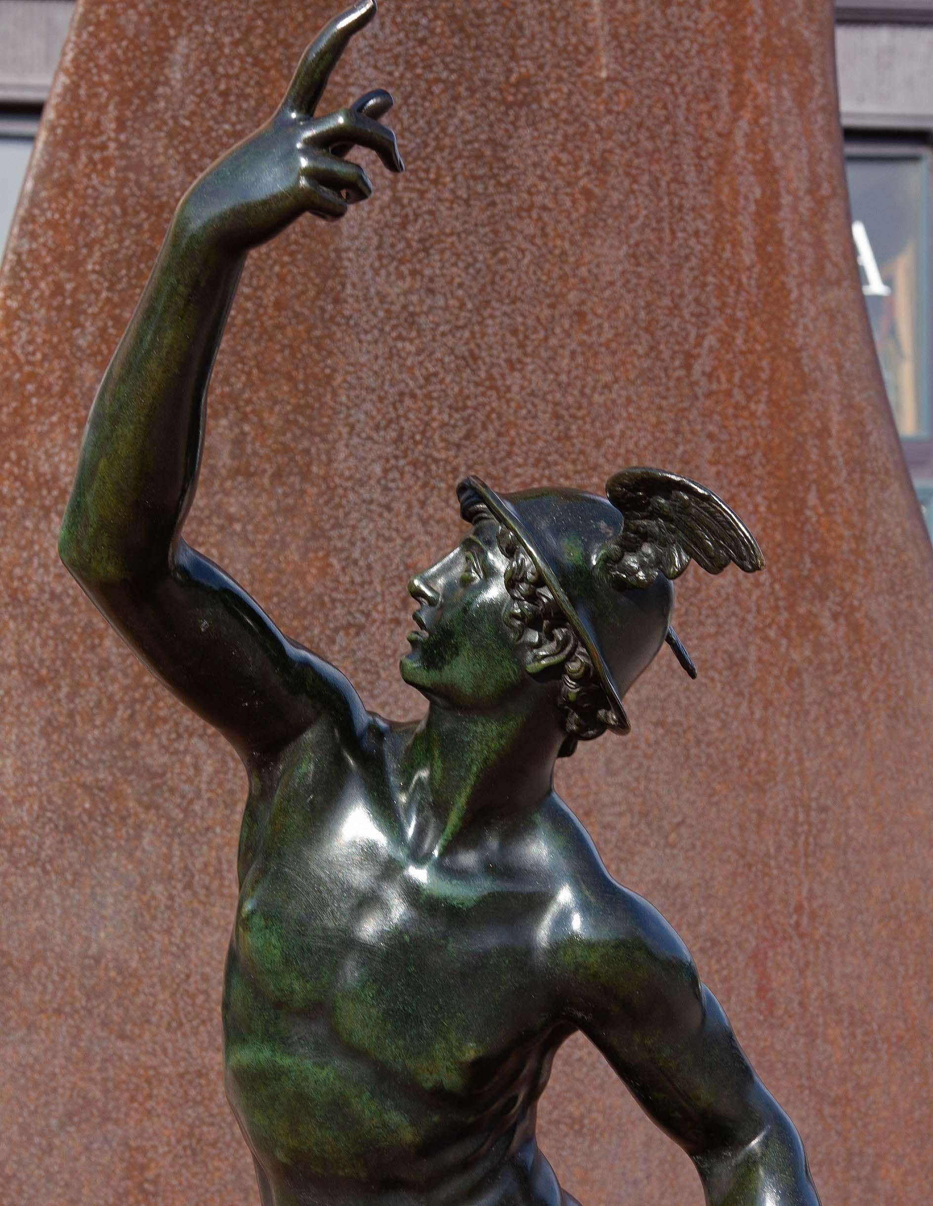 Grand Tour Grande sculpture en bronze de Mercure et piédestal d'origine en marbre en vente