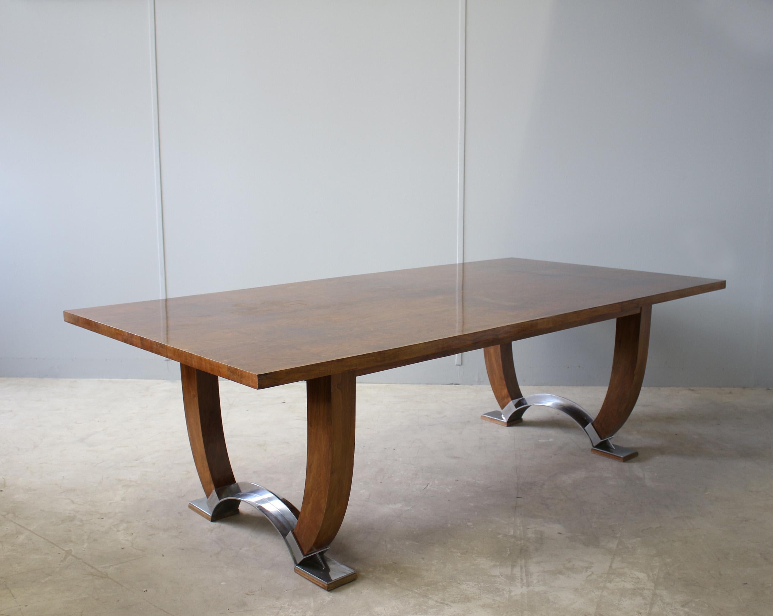 Large Fine French Art Deco Extendable Walnut Dining Table by Leleu - Documented In Good Condition In Long Island City, NY