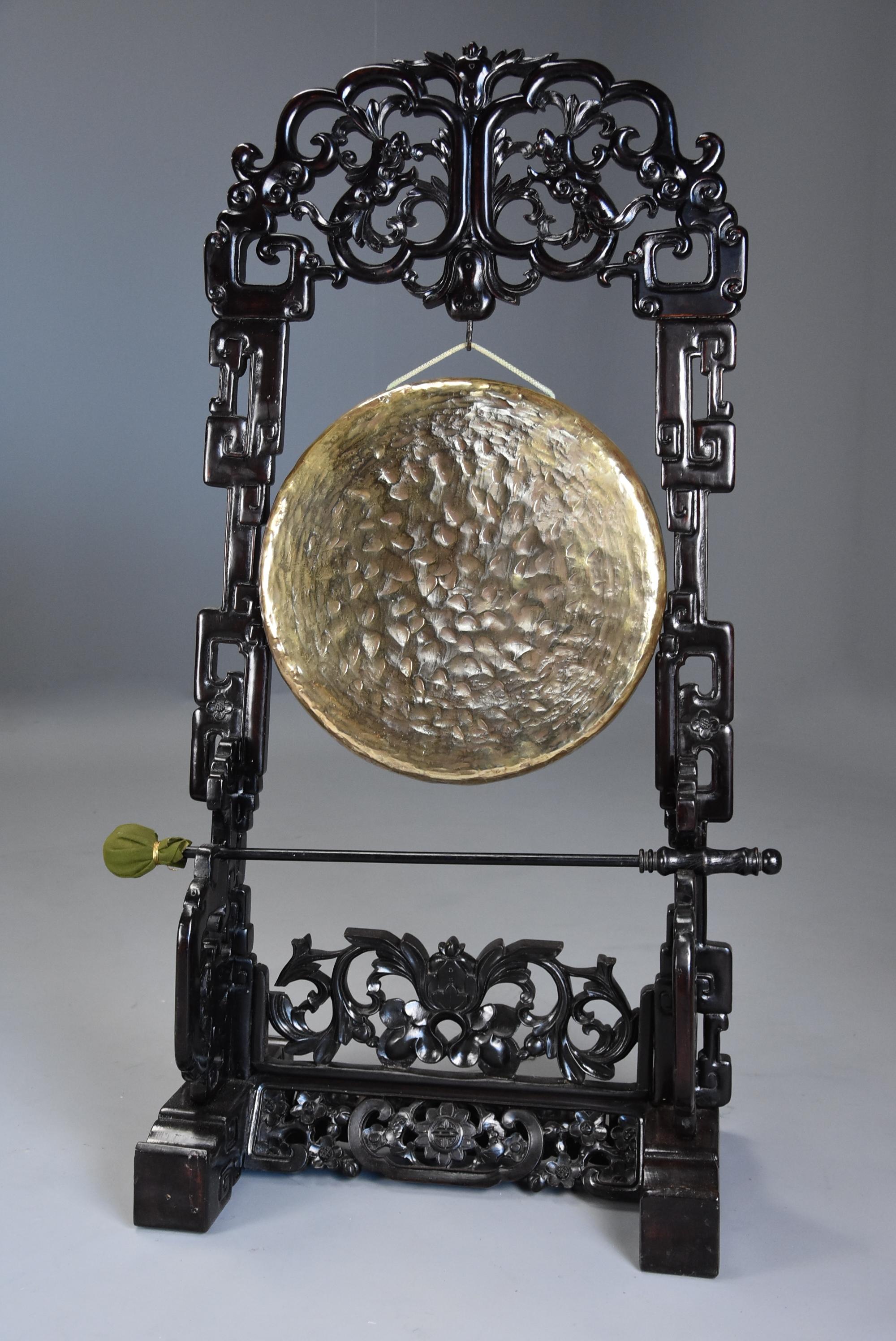 A large fine quality highly decorative late 19th century Chinese hardwood dinner gong with striker.

This highly decorative gong consists of a finely carved and pierced hardwood frame with dragon, foliate and geometric carved decoration with