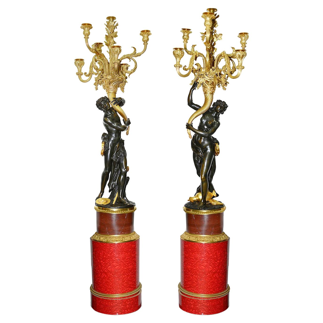 Großes Paar feiner Bronze-Kandelaber im Louis-XVI.-Stil, um 1860 im Angebot