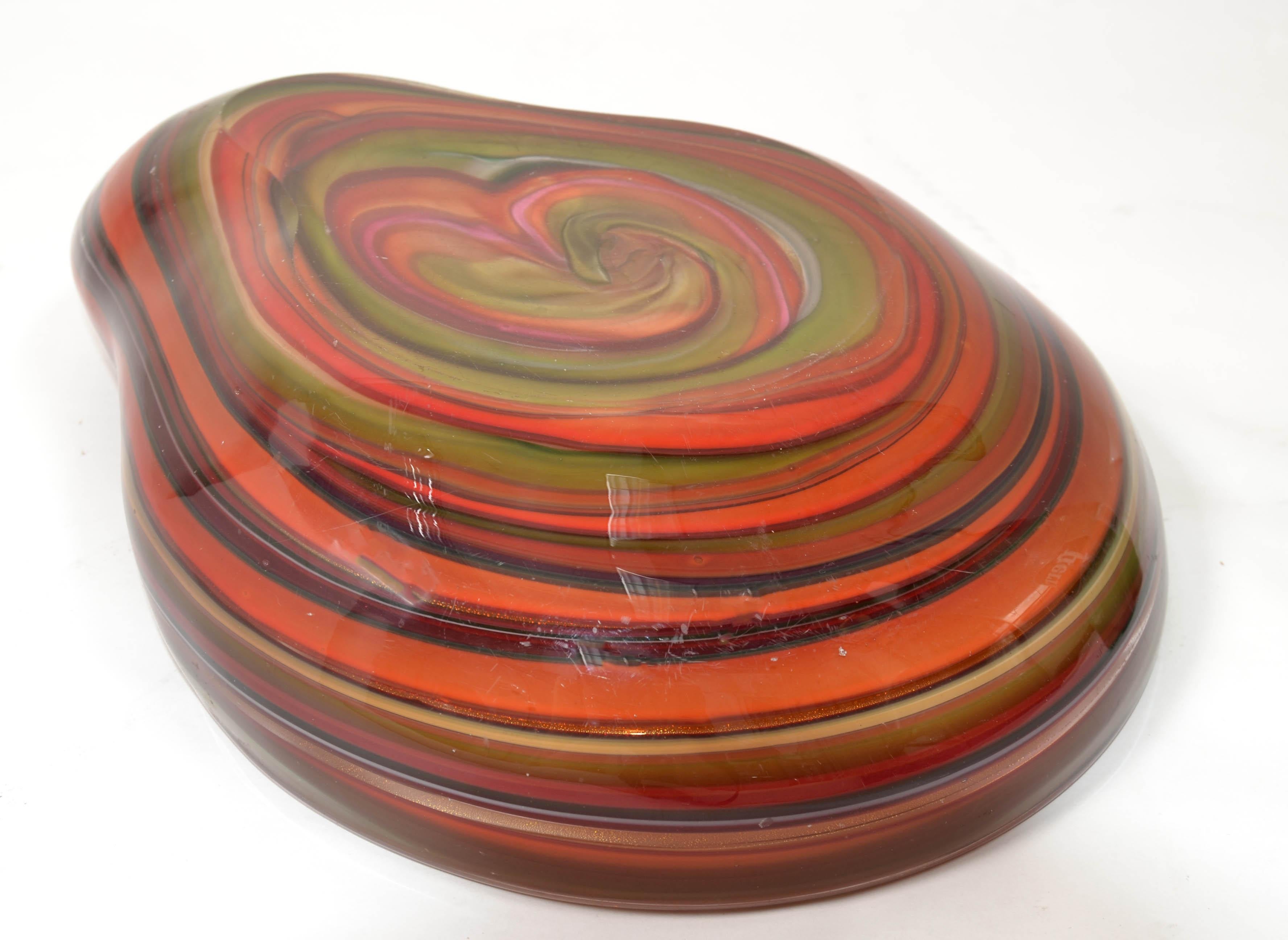 Cuenco grande de cristal soplado de Murano con motas de polvo dorado, Italia en venta 2