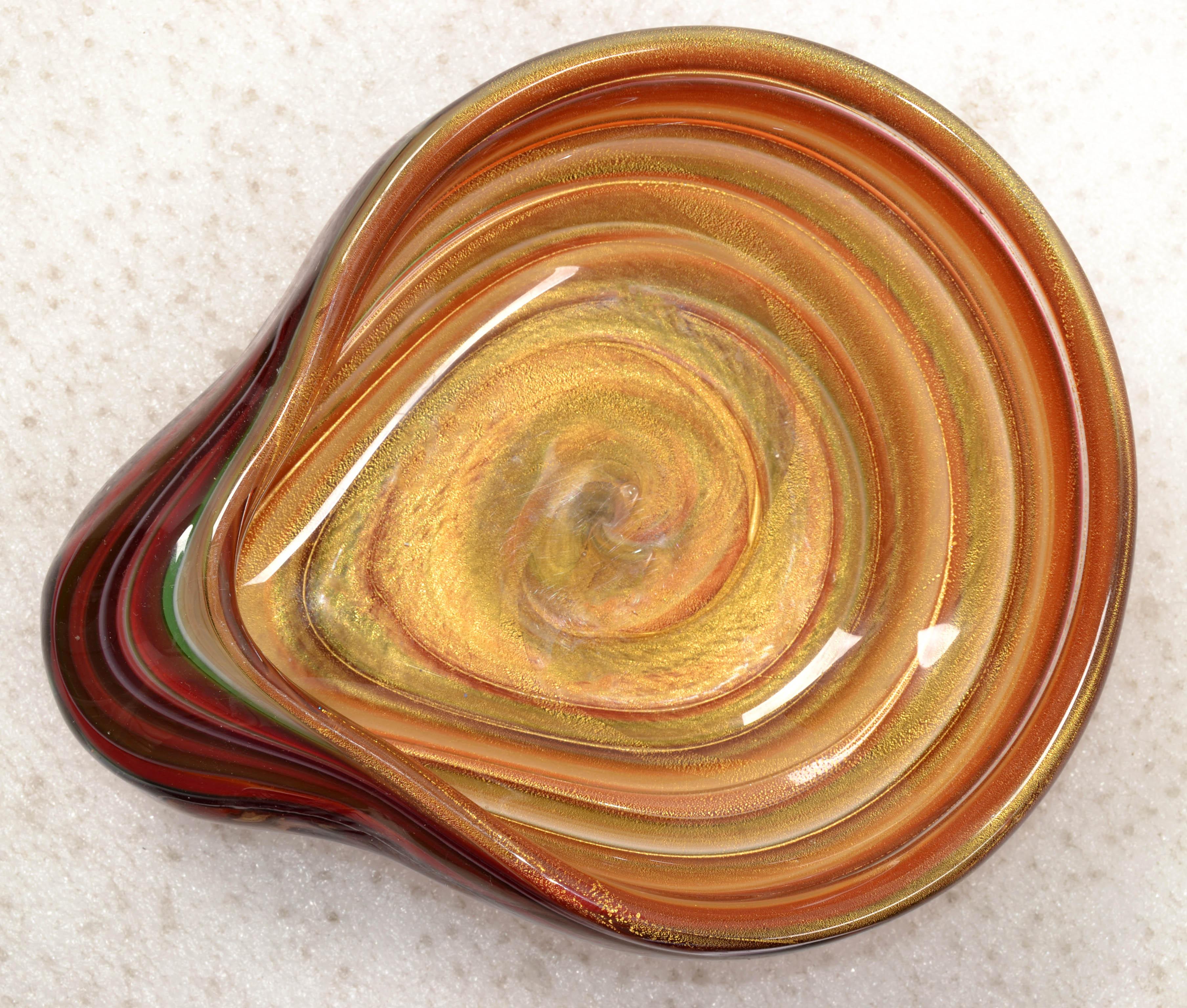 Cuenco grande de cristal soplado de Murano con motas de polvo dorado, Italia en venta 4