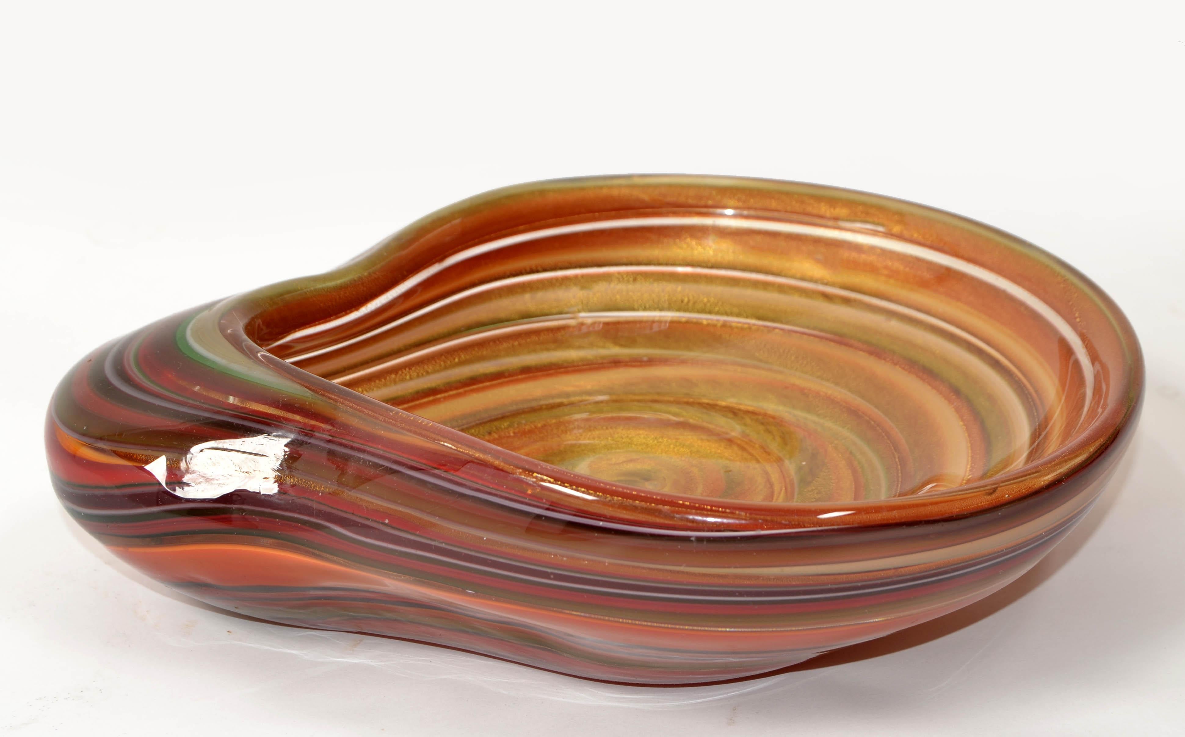Cuenco grande de cristal soplado de Murano con motas de polvo dorado, Italia en venta 6