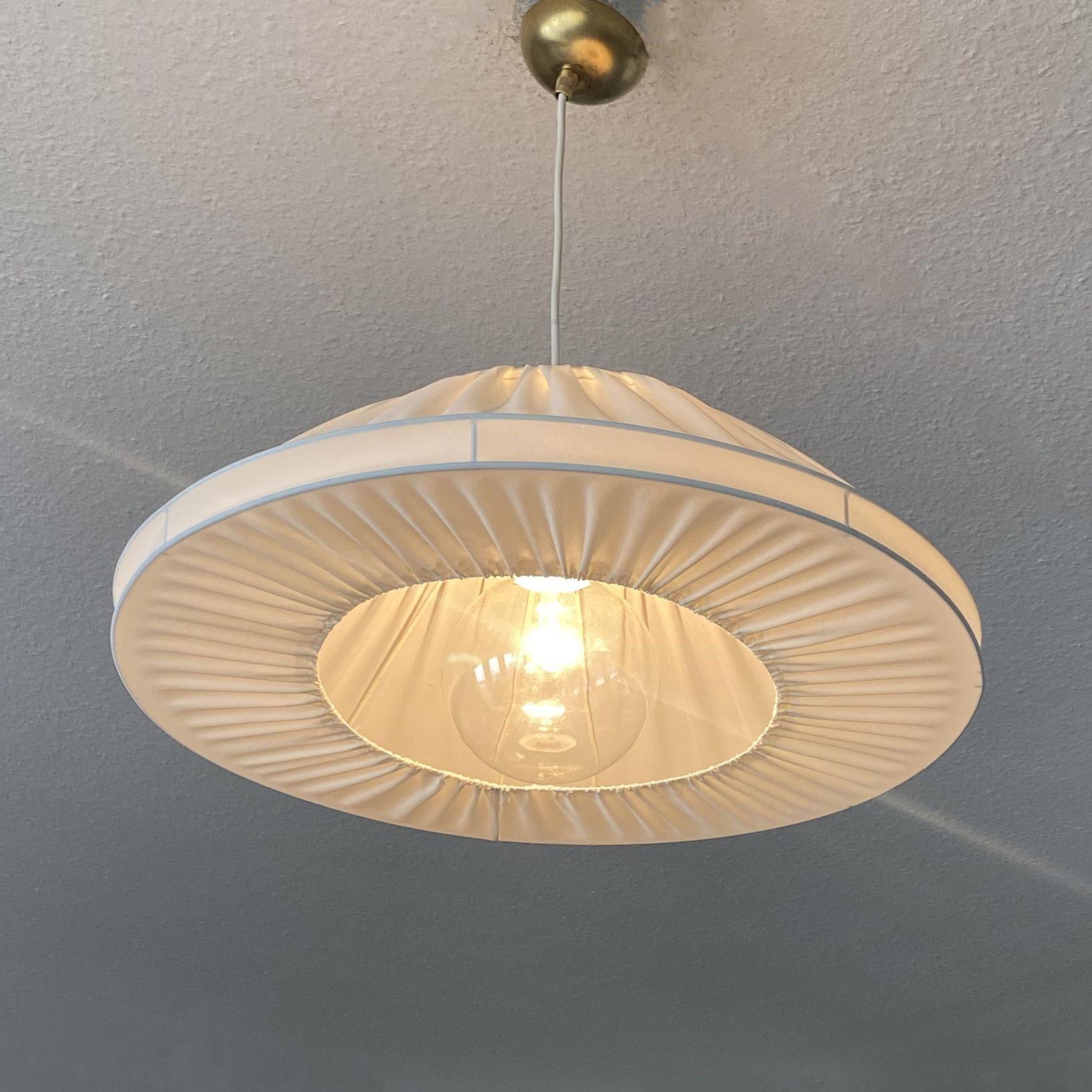 Grande ciondolo in tessuto d'ottone di design finlandese di metà secolo, Finlandia, anni '50 in vendita 3