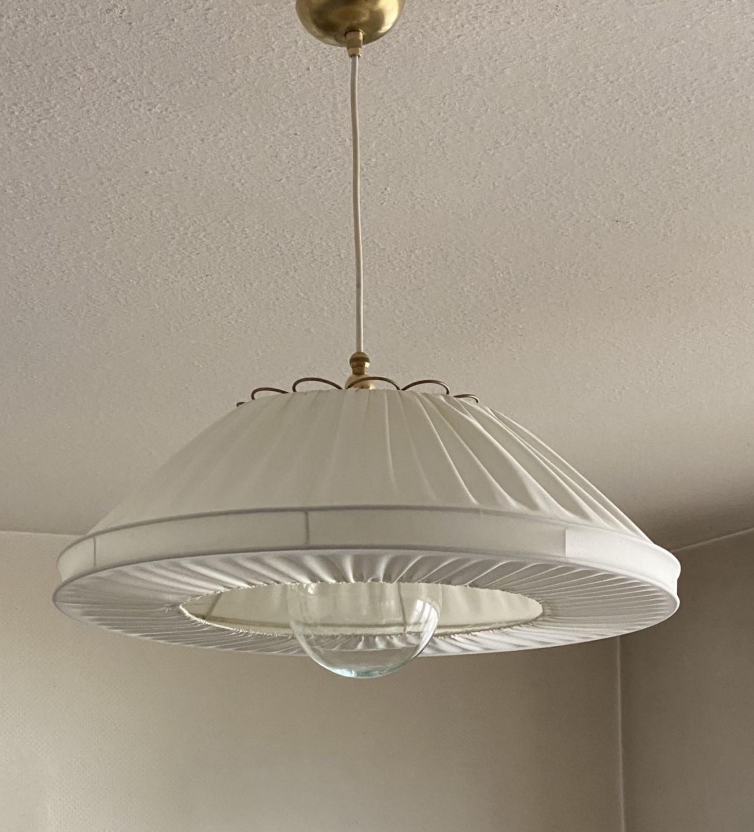 Grande ciondolo in tessuto d'ottone di design finlandese di metà secolo, Finlandia, anni '50 in vendita 4