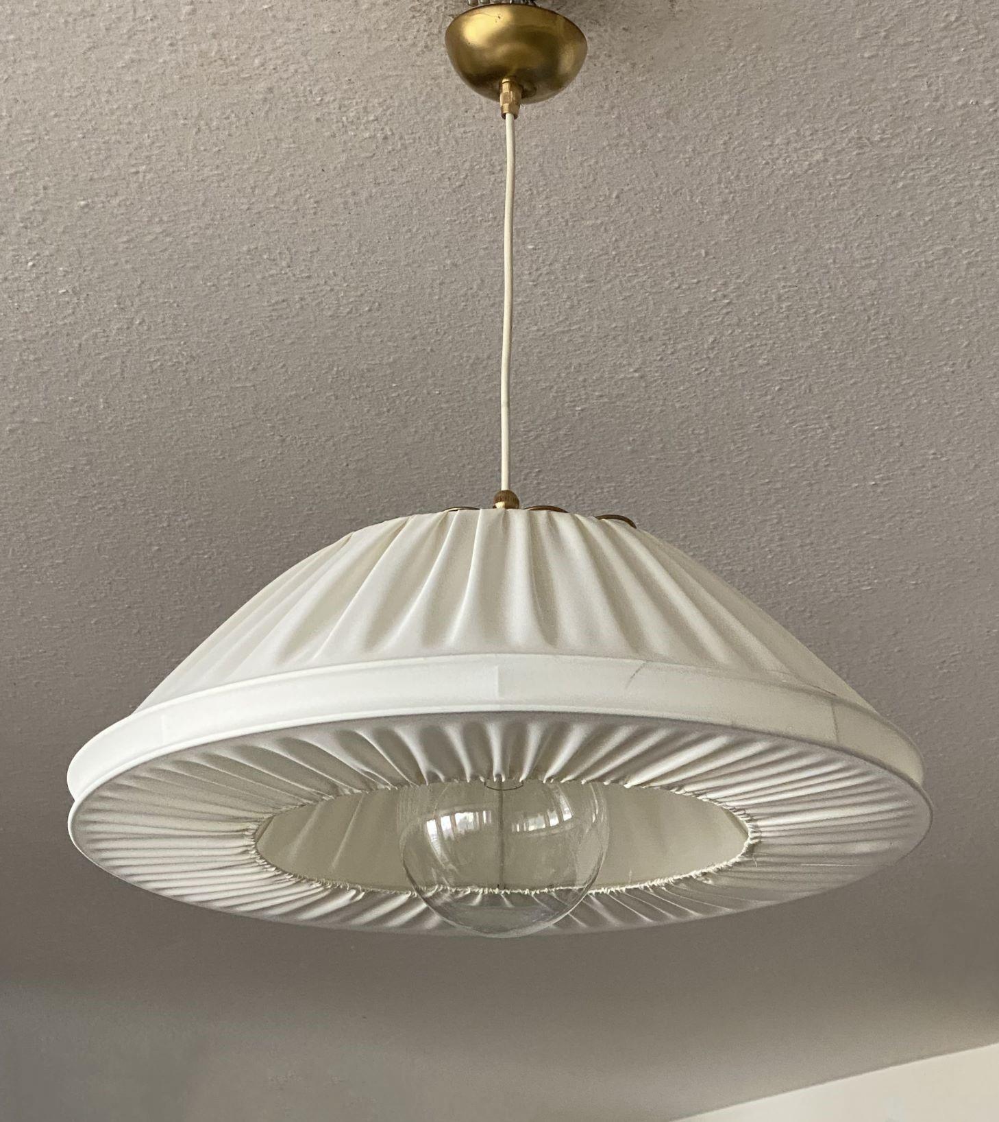 Grande ciondolo in tessuto d'ottone di design finlandese di metà secolo, Finlandia, anni '50 in vendita 6